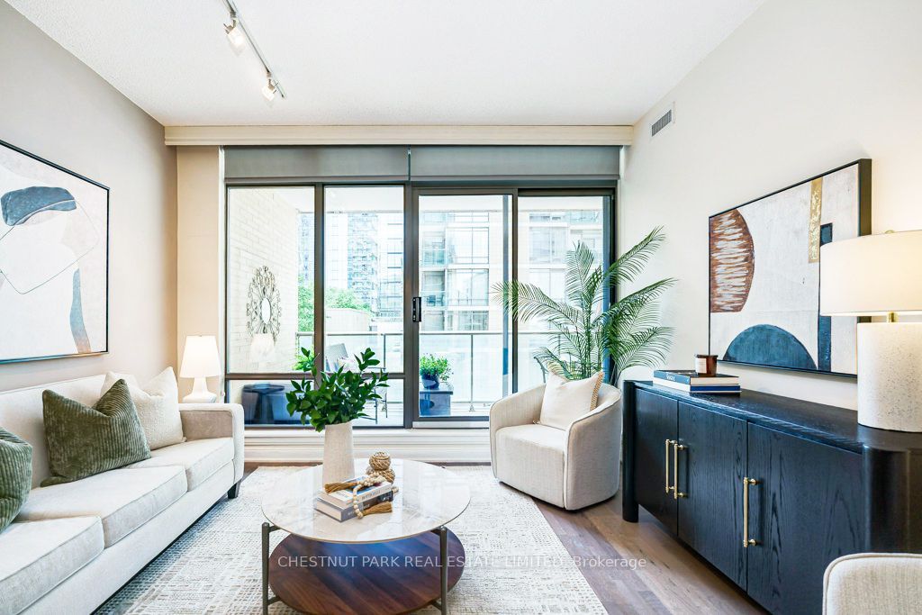 18 Yorkville Avenue 210, Toronto, ON M4W 3Y8 photo 2