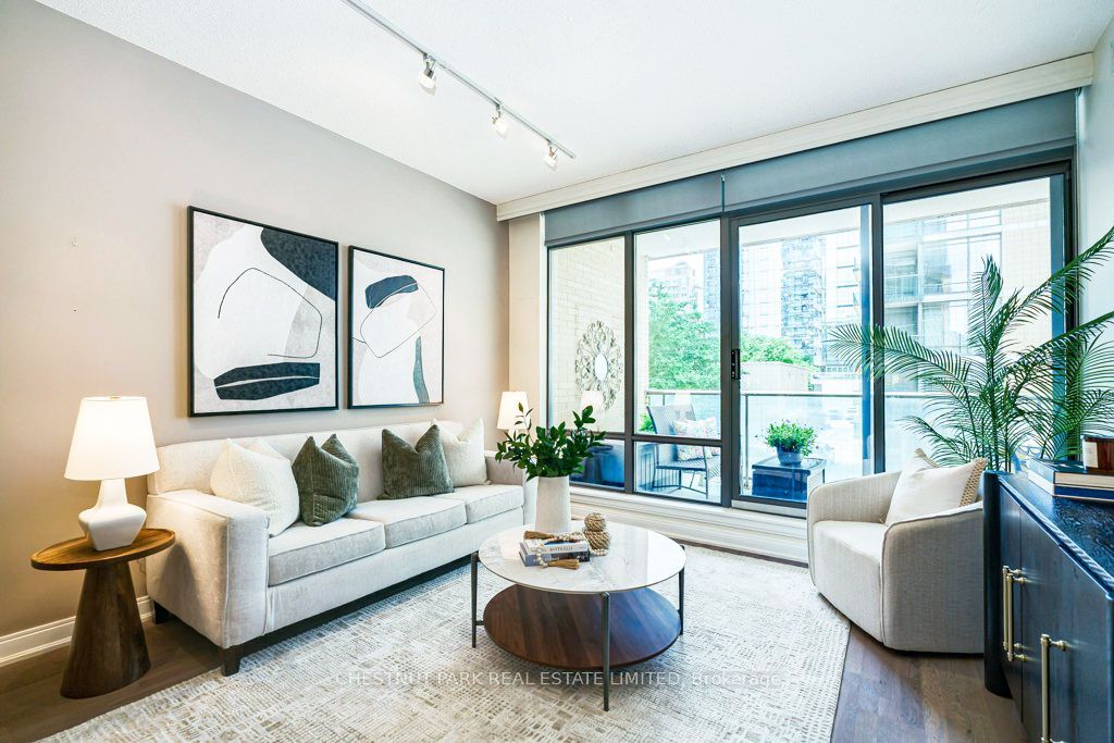 18 Yorkville Avenue 210, Toronto, ON M4W 3Y8 photo 4