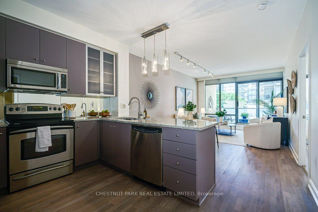 18 Yorkville Avenue 210, Toronto, ON M4W 3Y8 photo 5