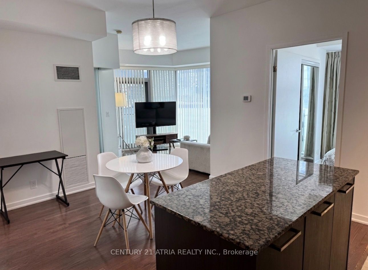 14 York Street 1002, Toronto, ON M5J 0B1 photo 2