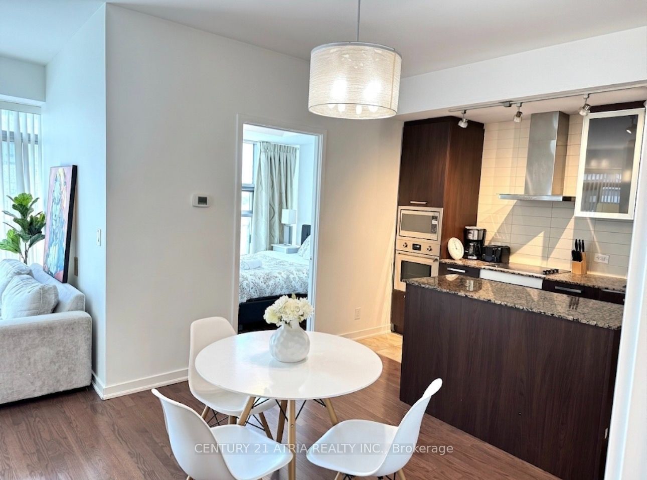 14 York Street 1002, Toronto, ON M5J 0B1 photo 3