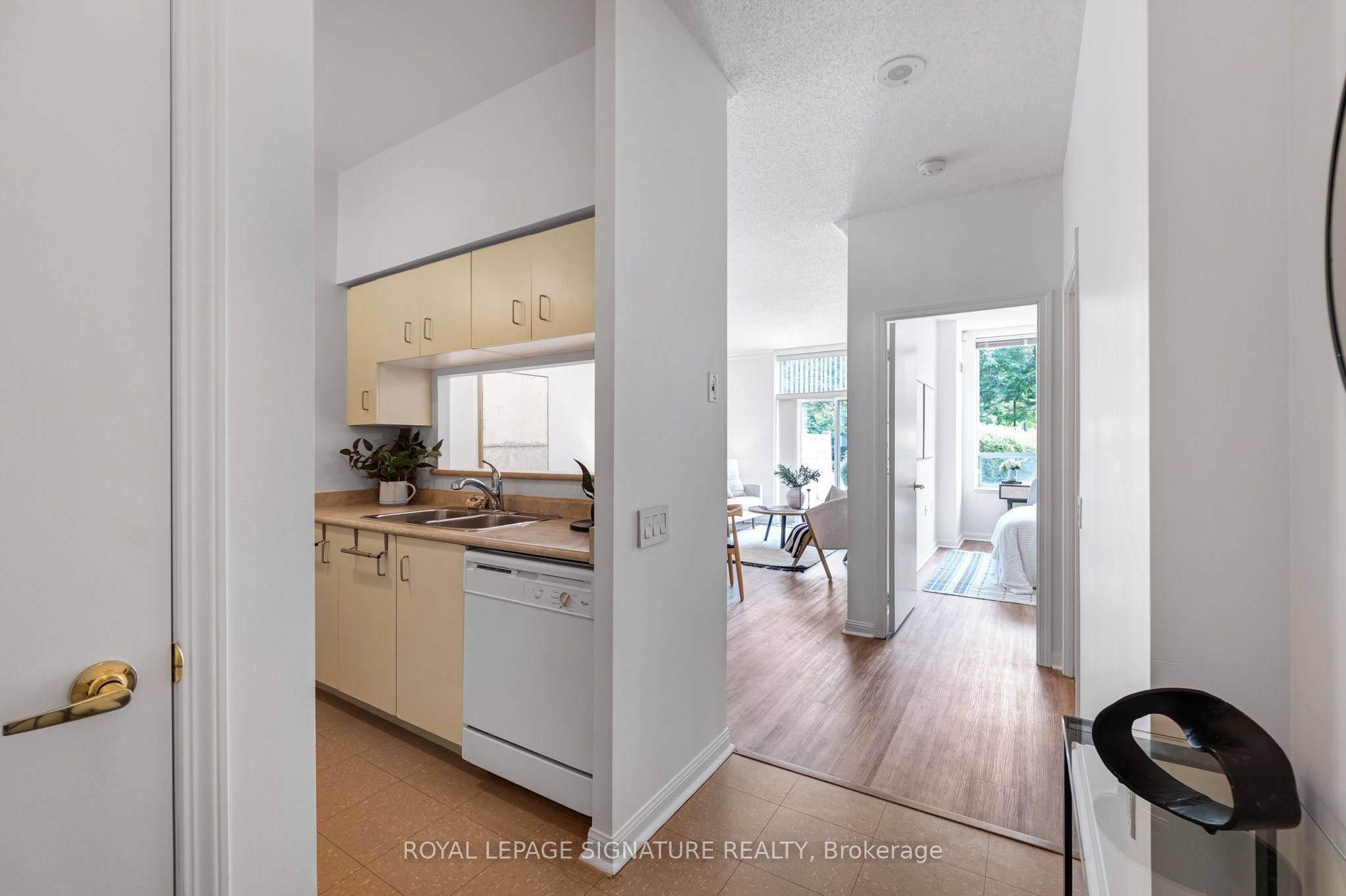 650 Lawrence Avenue W 106, Toronto, ON M6A 3E8 photo 3