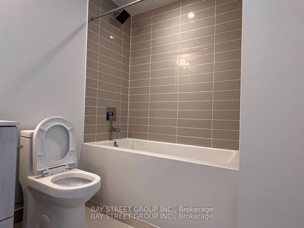 181 Dundas Street E 1705, Toronto, ON M5A 1Z4 photo 5