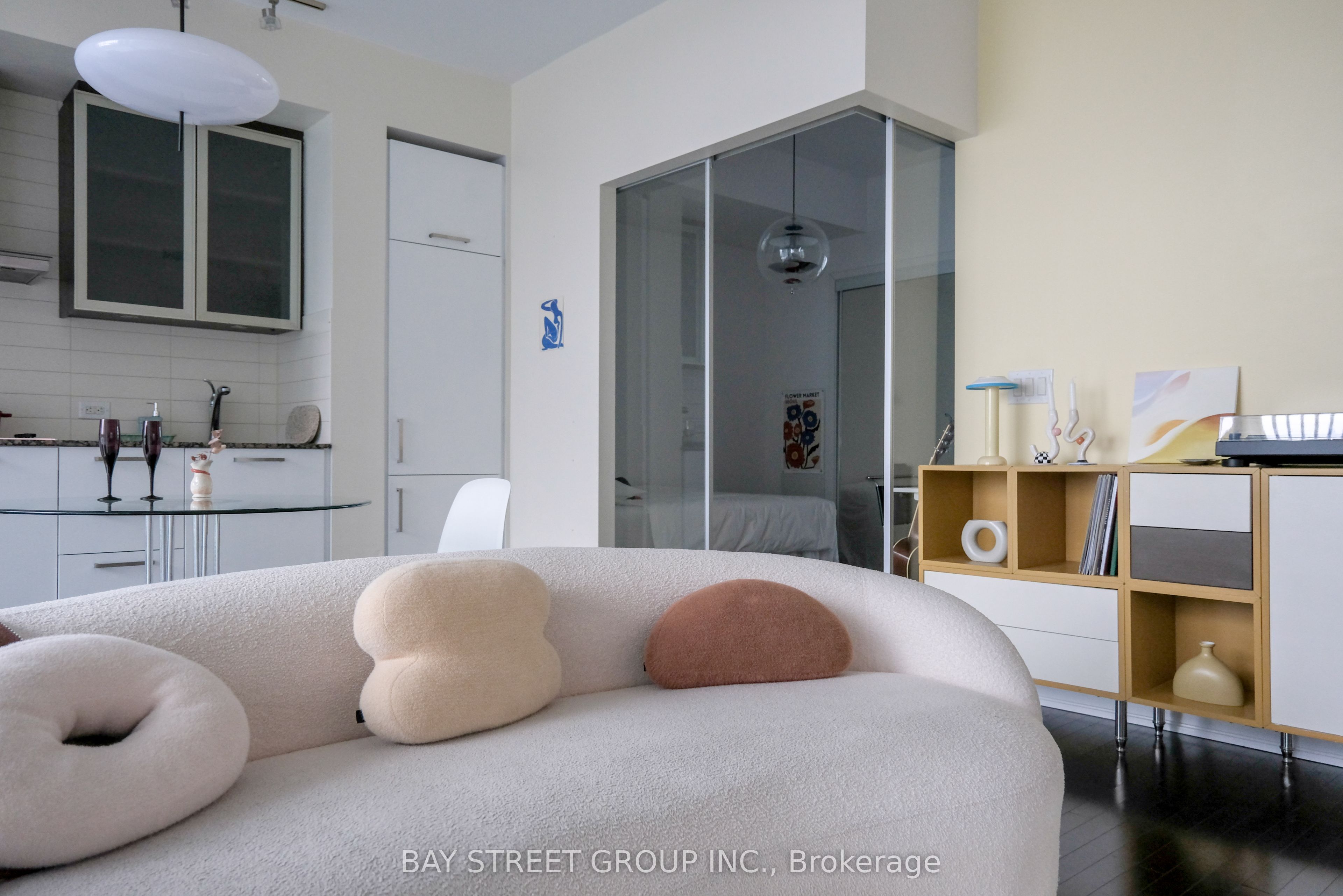 14 York Street 2406, Toronto, ON M5J 0B1 photo 3