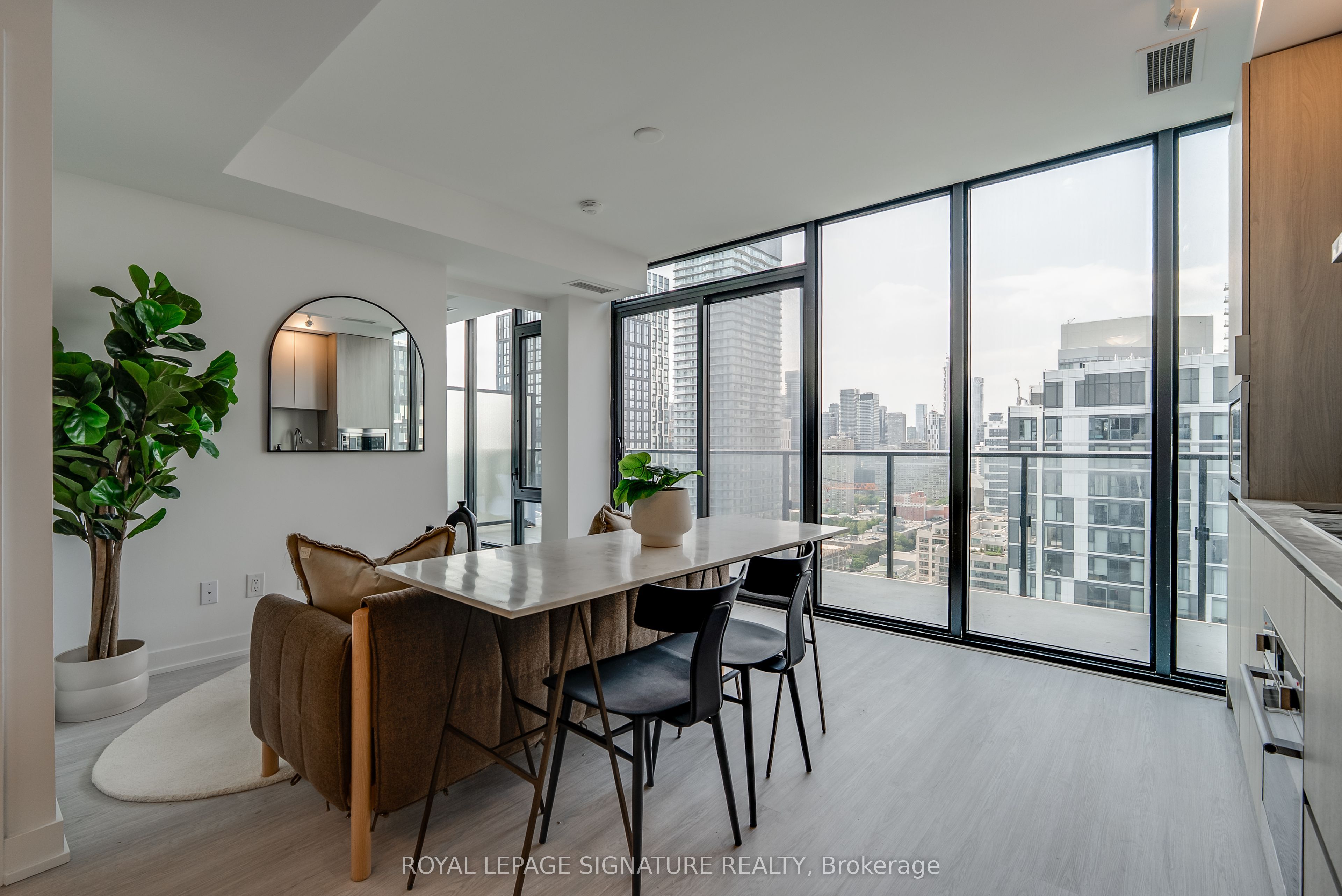 47 Mutual Street 3204, Toronto, ON M5B 0C6 photo 4