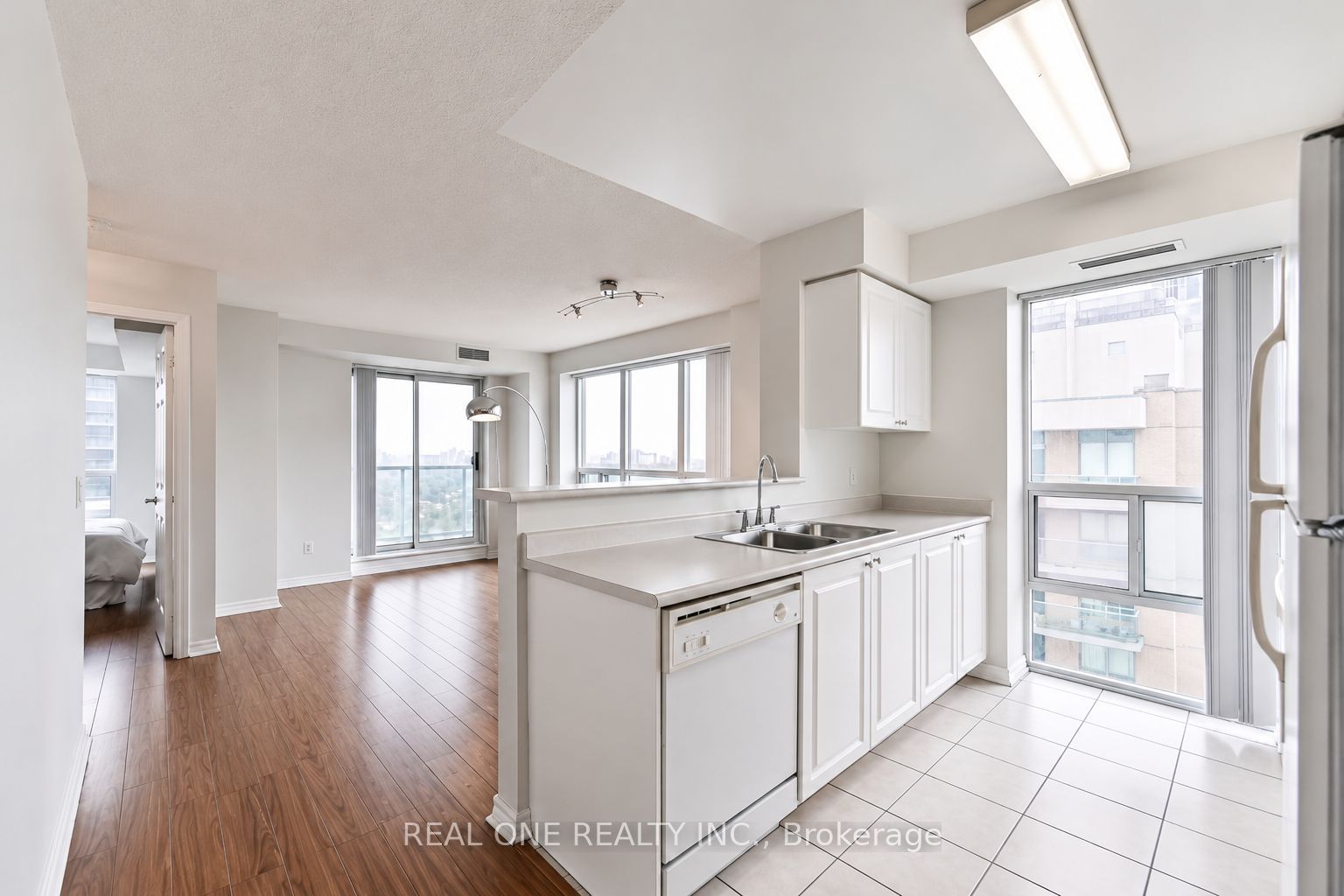 26 Olive Avenue 1902, Toronto, ON M2N 7G7 photo 3