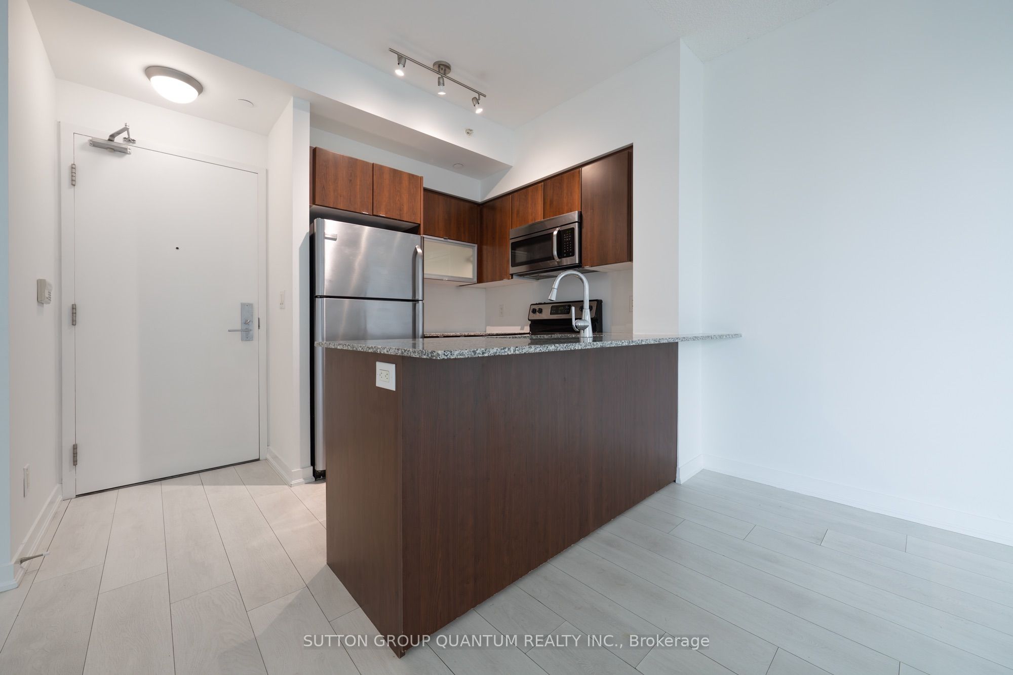 150 East Liberty Street 1012, Toronto, ON M6K 3R5 photo 2