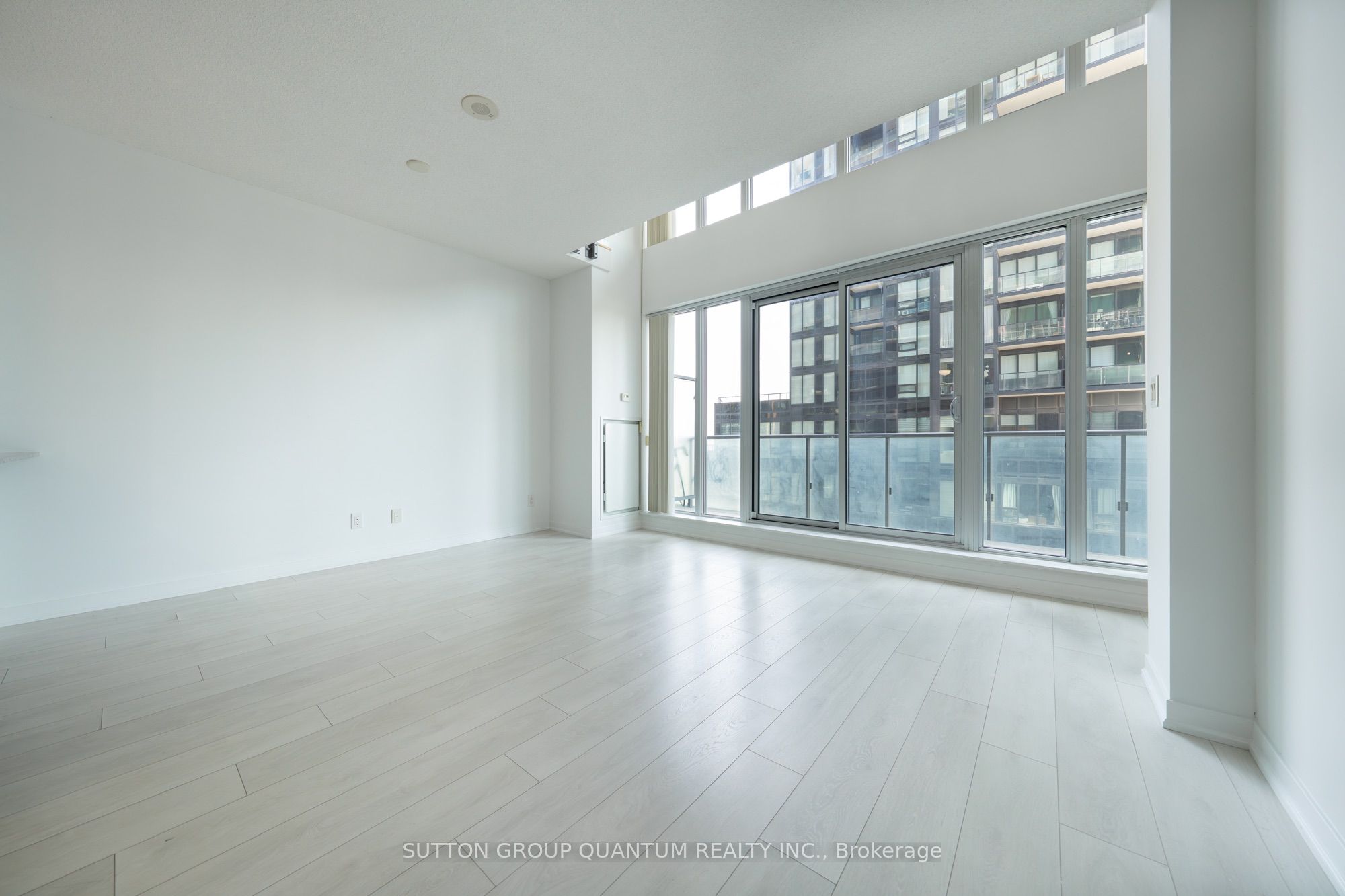 150 East Liberty Street 1012, Toronto, ON M6K 3R5 photo 3