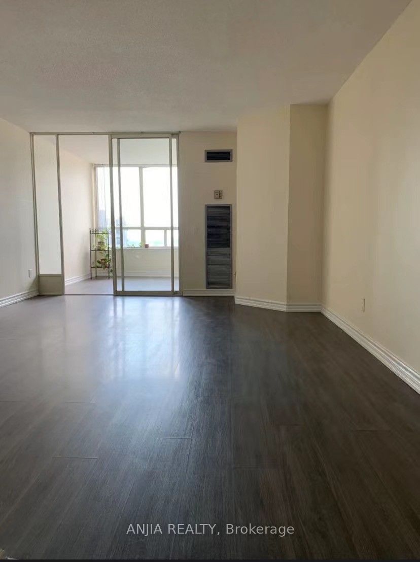 7 Bishop Avenue 2202, Toronto, ON M2M 4J4