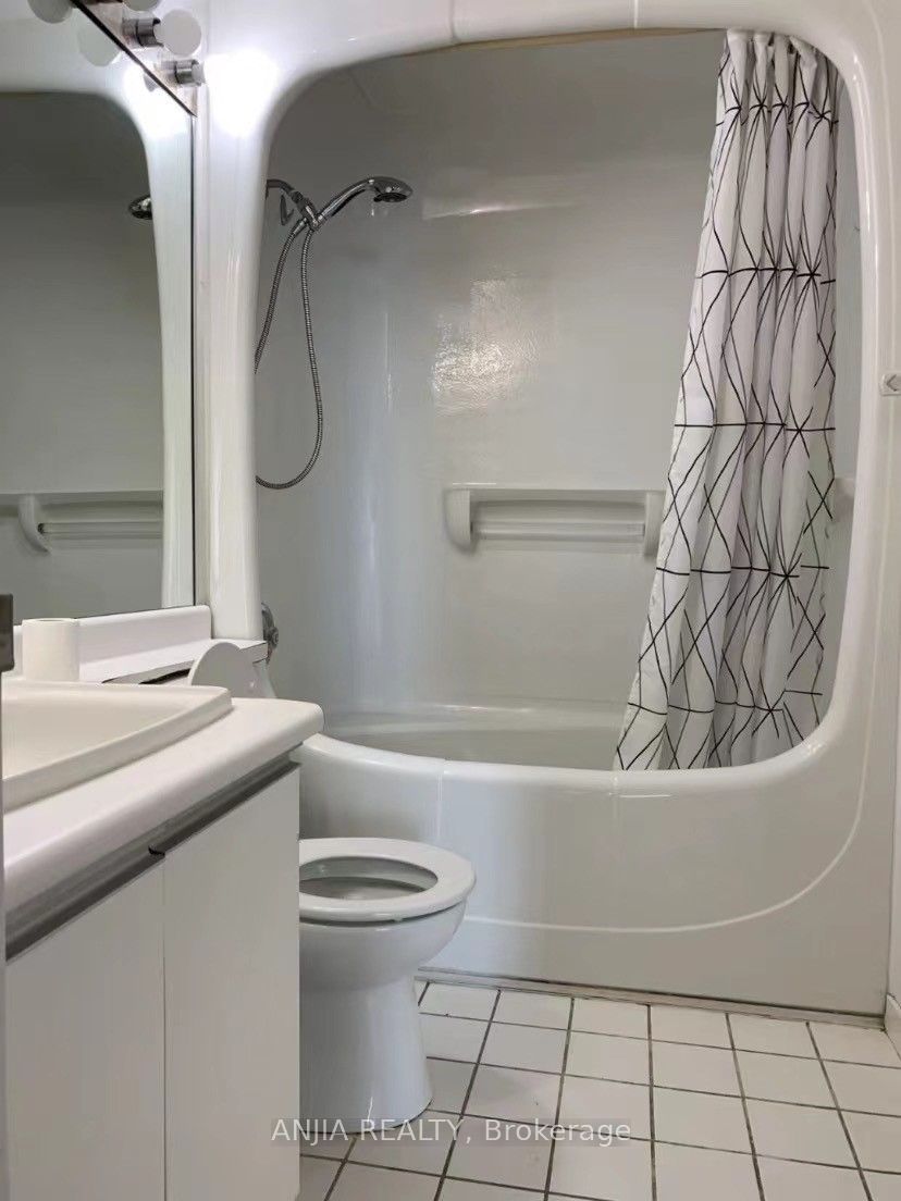 7 Bishop Avenue 2202, Toronto, ON M2M 4J4 photo 5