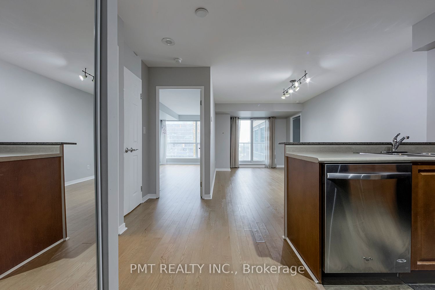 230 King Street E 1403, Toronto, ON M5A 1K5 photo 2