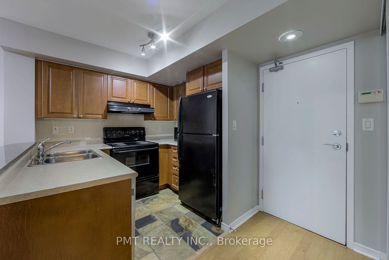 230 King Street E 1403, Toronto, ON M5A 1K5 photo 4