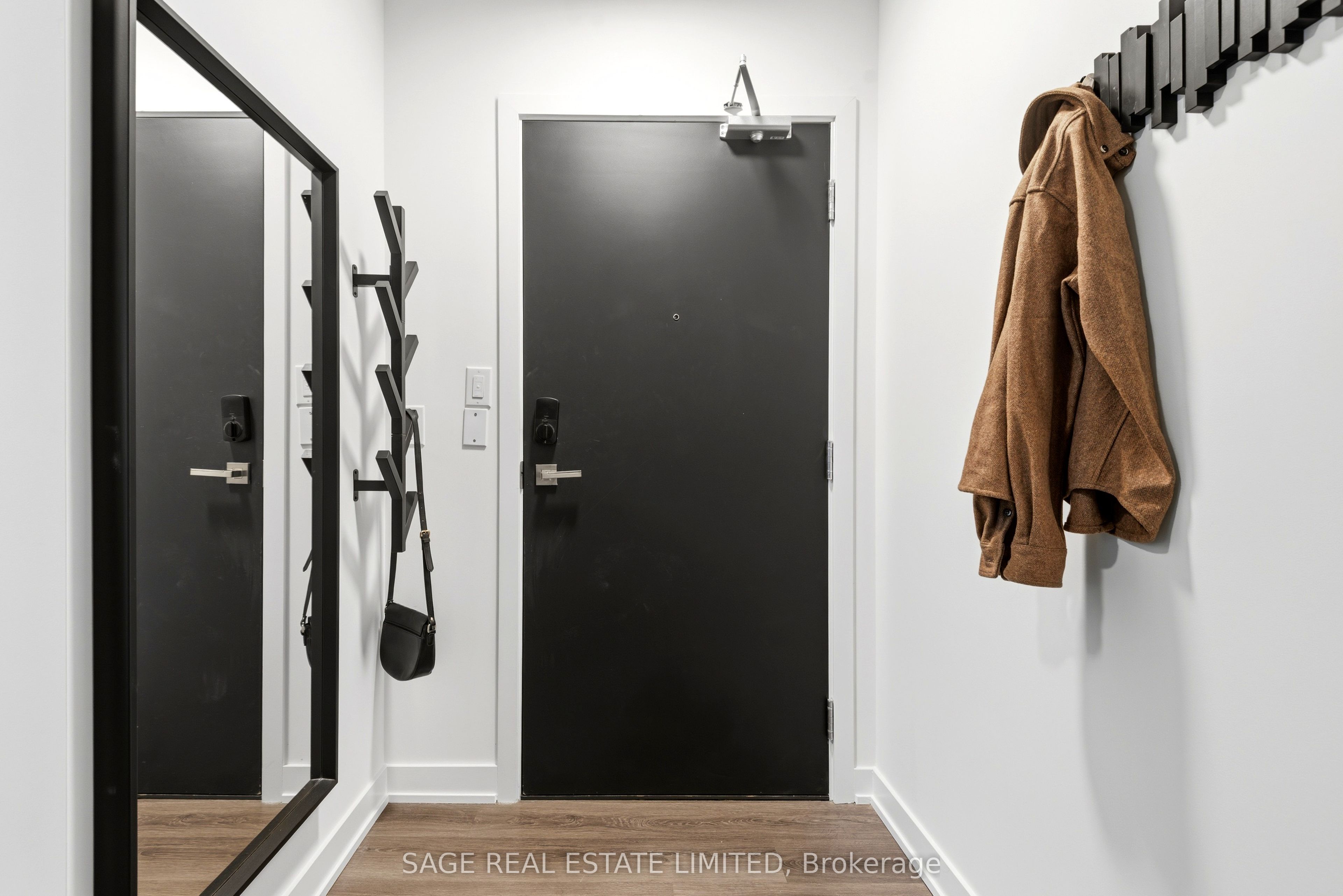 840 St Clair Avenue W 704, Toronto, ON M6C 0A4 photo 2