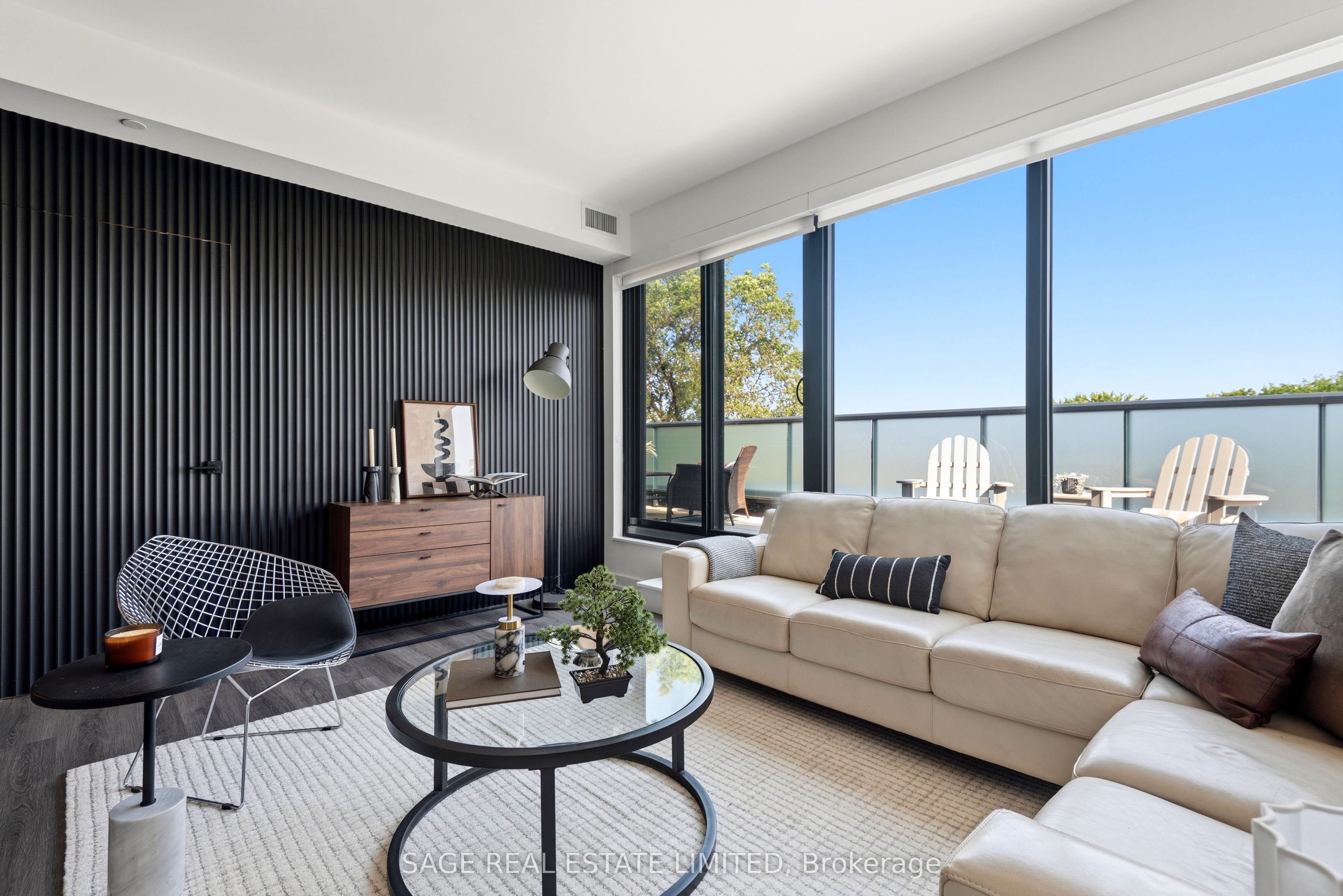 840 St Clair Avenue W 704, Toronto, ON M6C 0A4 photo 5