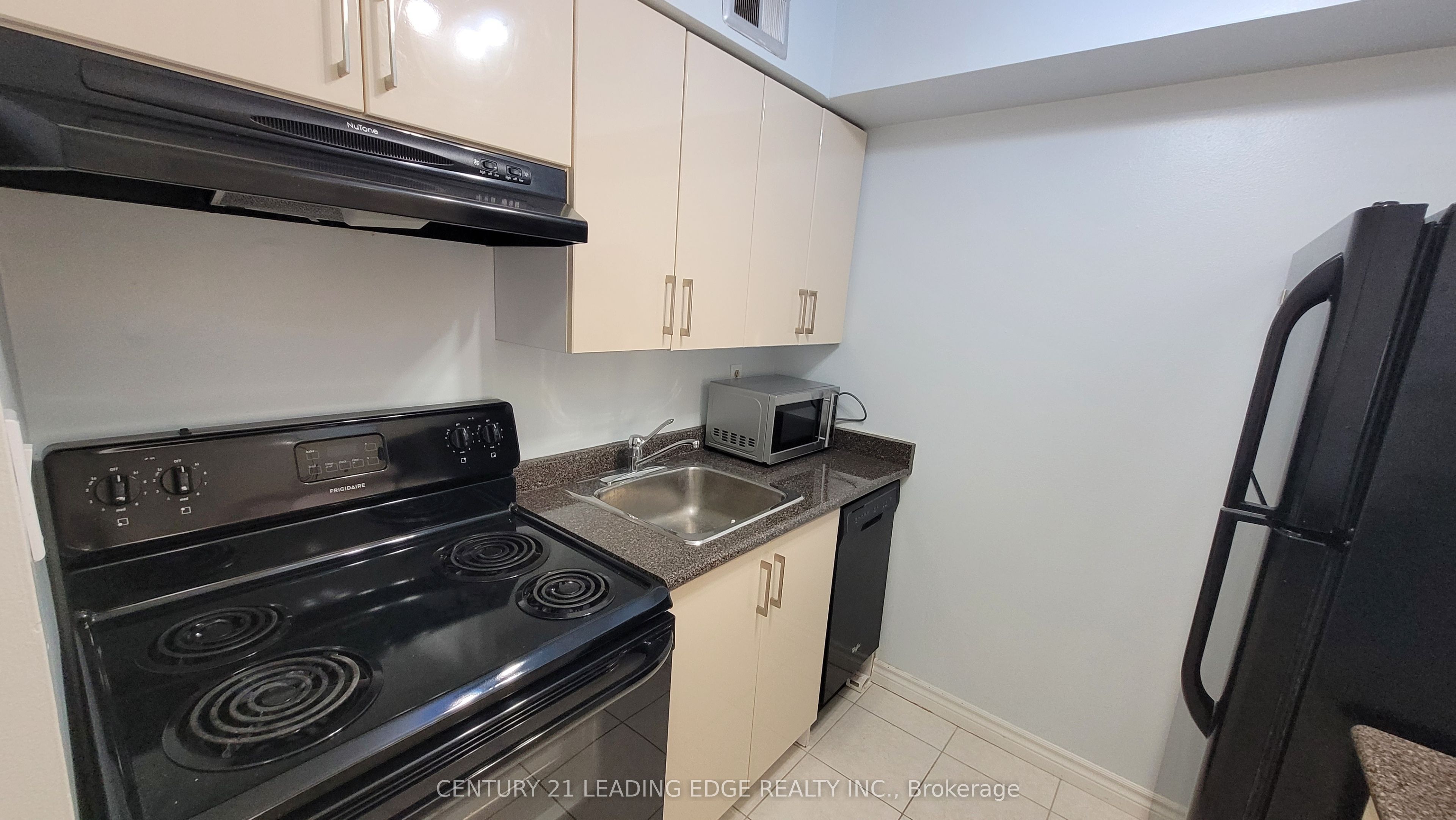 633 Bay Street 1512, Toronto, ON M5G 2G4 photo 3