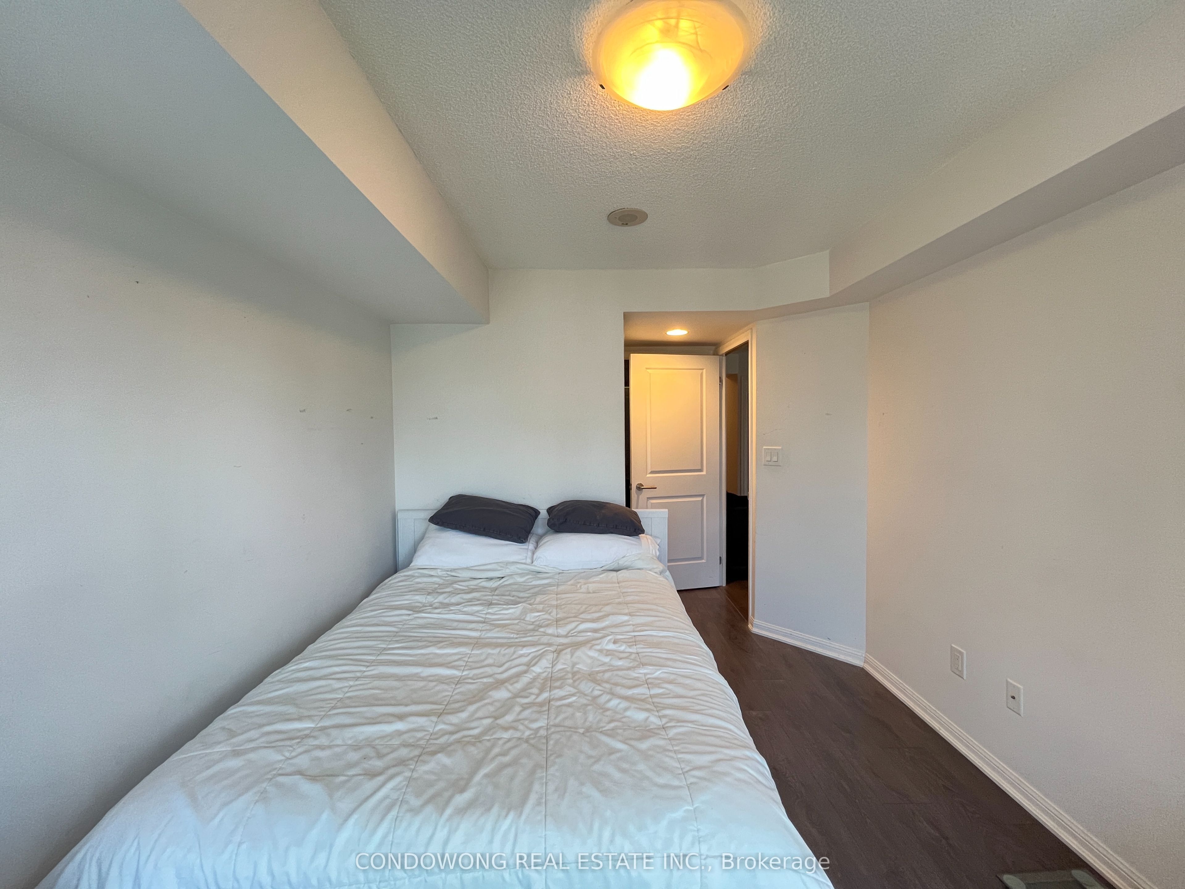 400 Adelaide Street E 1910, Toronto, ON M5A 4S3 photo 5