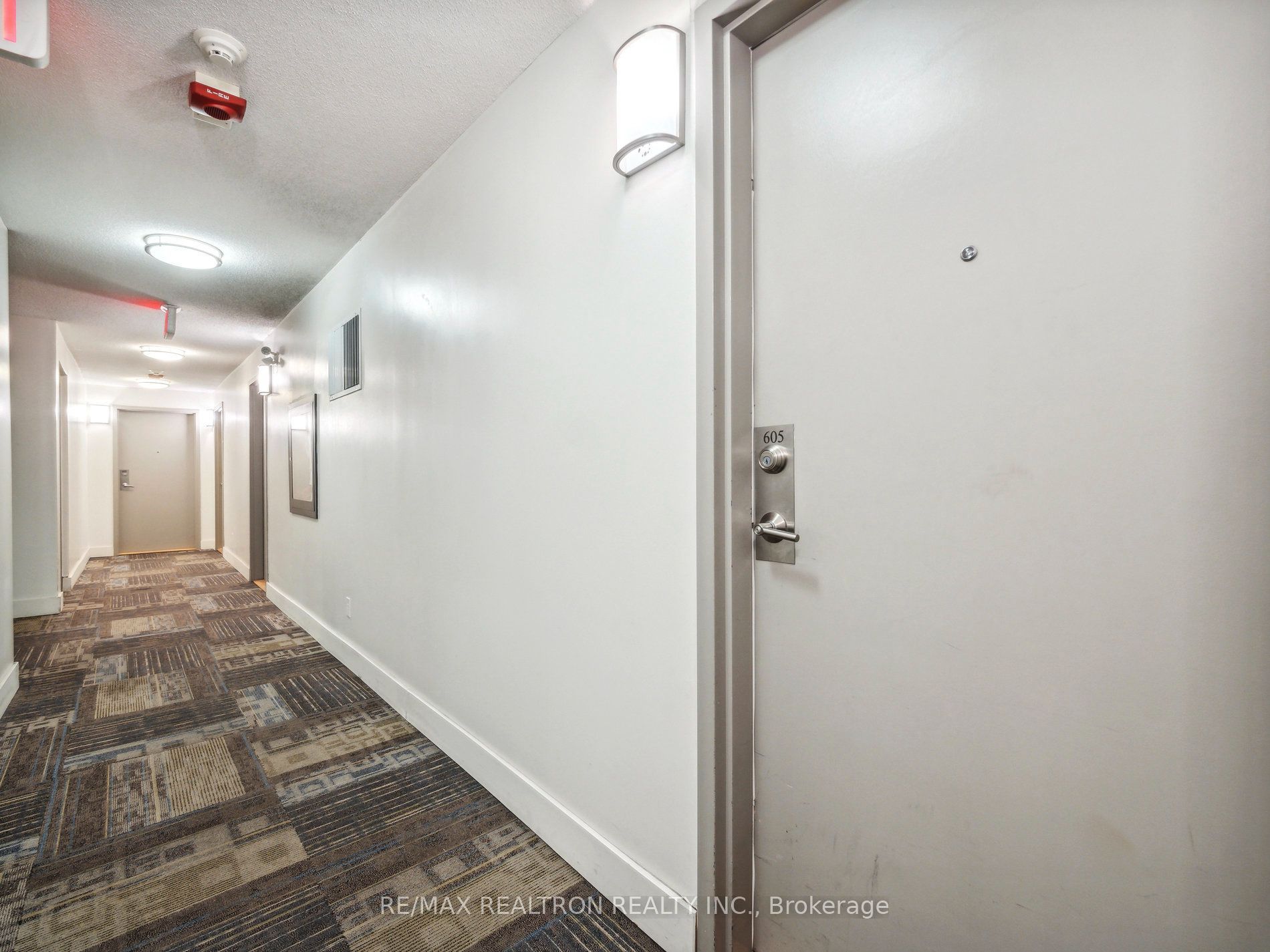 801 Sheppard Avenue W 605, Toronto, ON M3H 0A8 photo 4