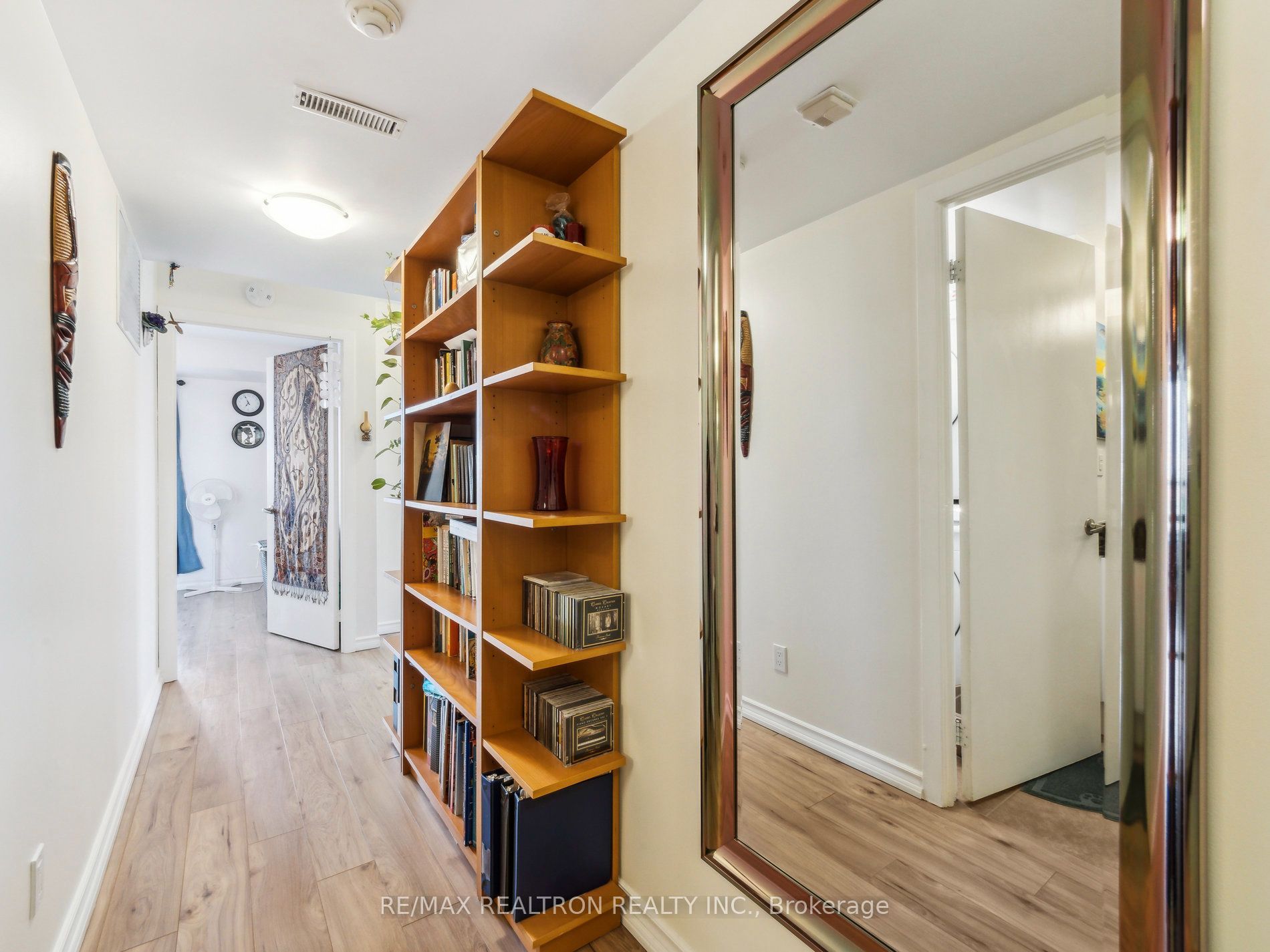 801 Sheppard Avenue W 605, Toronto, ON M3H 0A8 photo 5