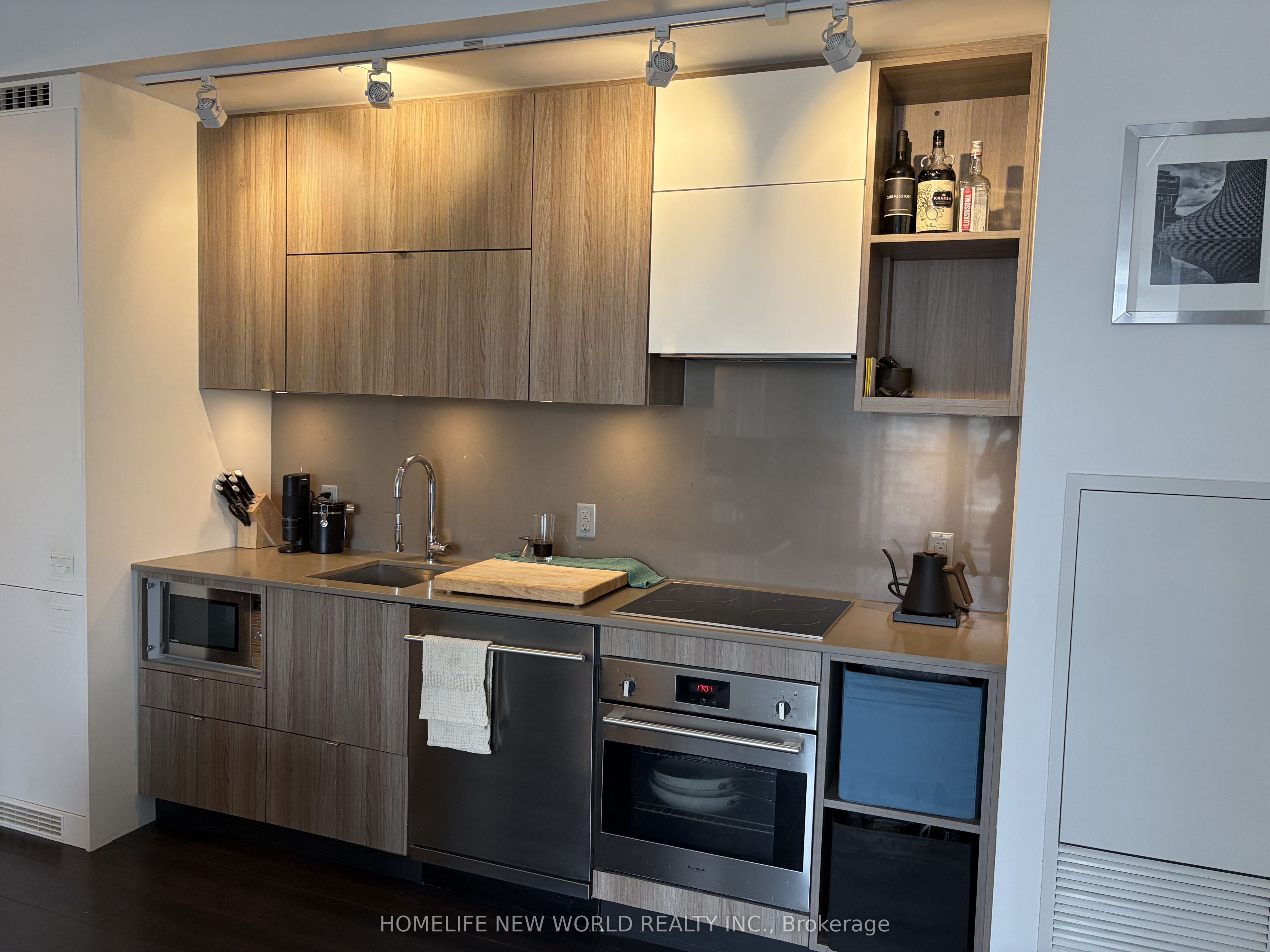 125 Peter St Street 1608, Toronto, ON M5V 0M2 photo 2
