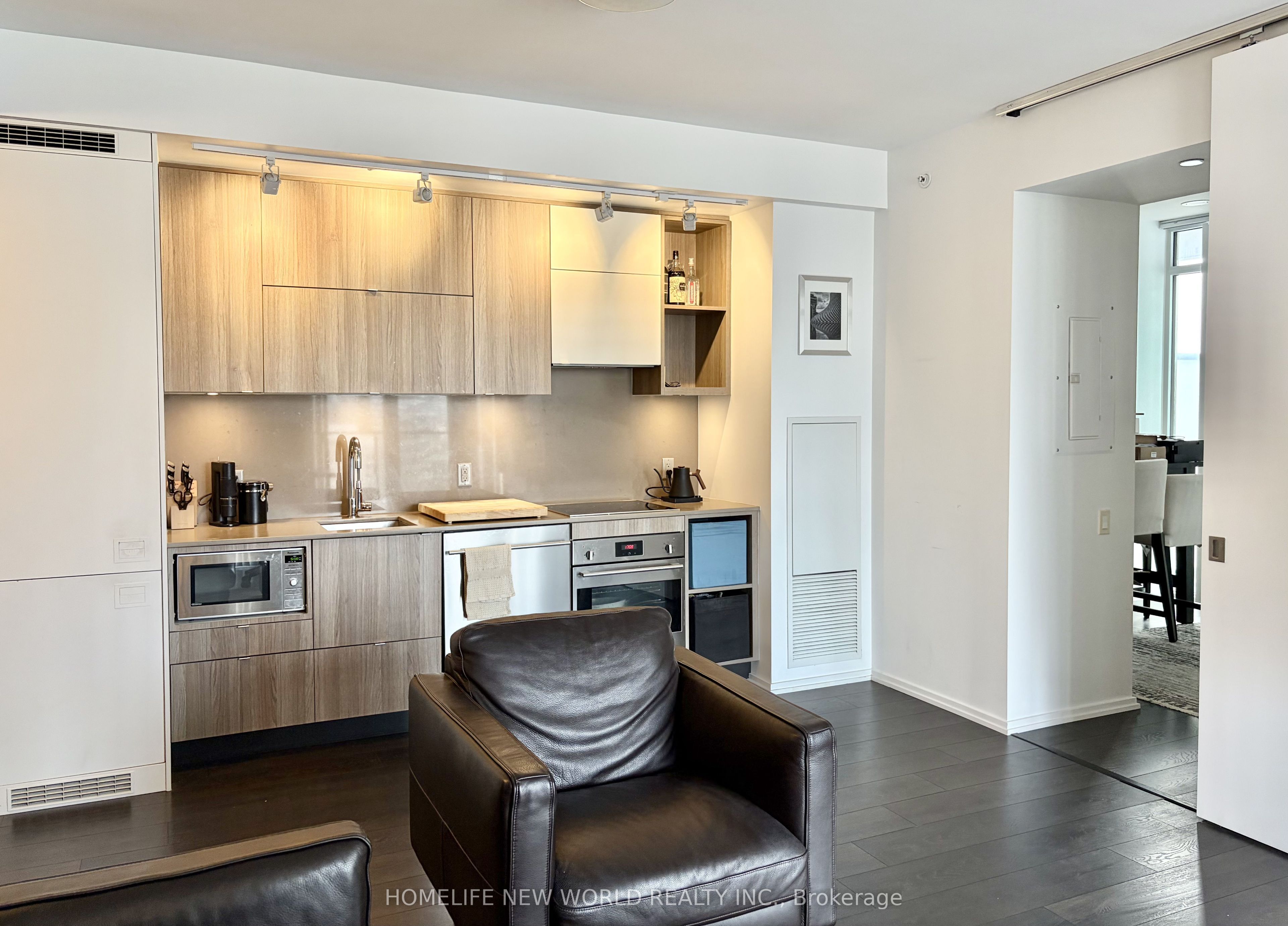 125 Peter St Street 1608, Toronto, ON M5V 0M2 photo 3
