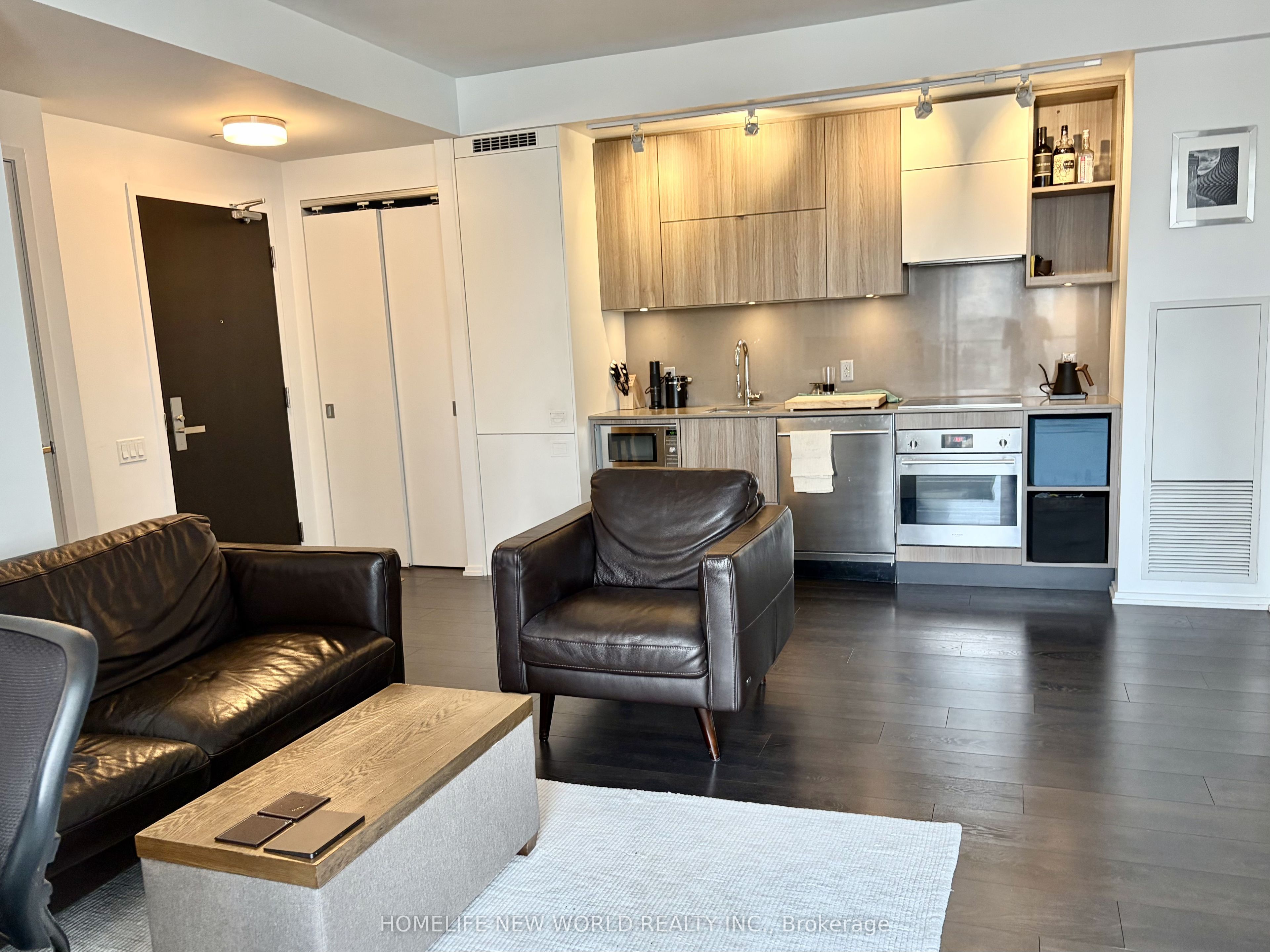 125 Peter St Street 1608, Toronto, ON M5V 0M2 photo 4