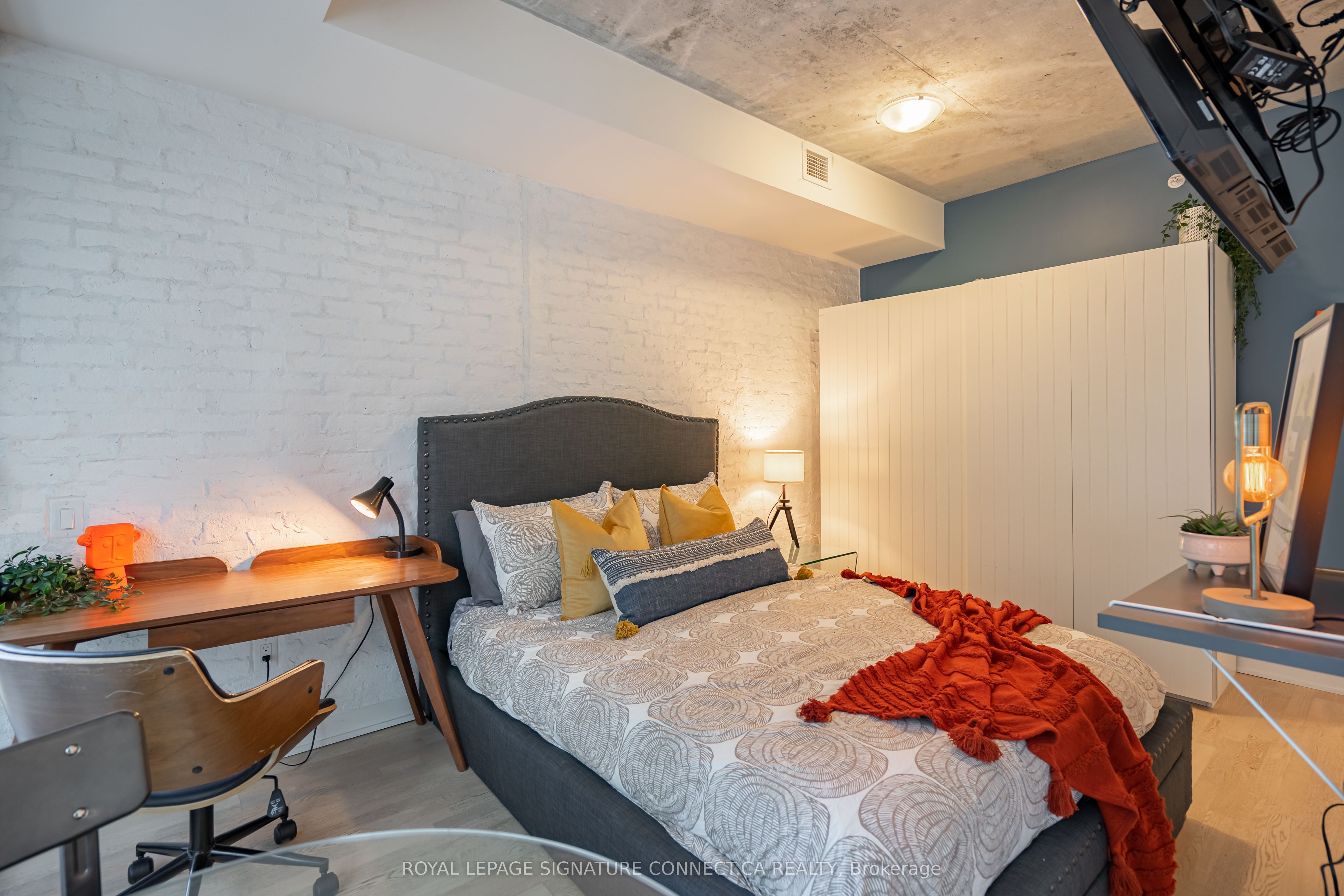 38 Stewart Street 409, Toronto, ON M5V 0H1