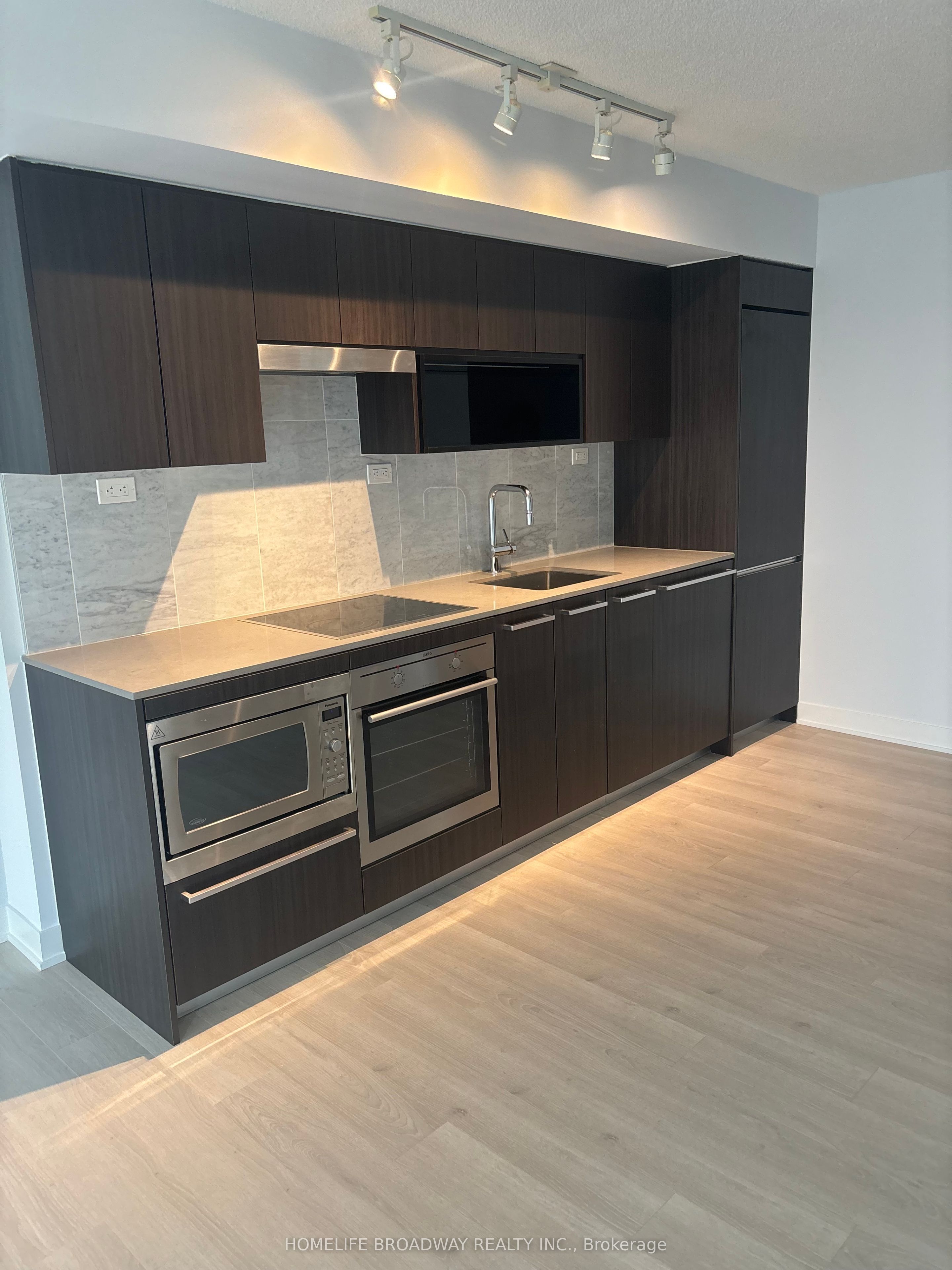 80 Queens Wharf Road 1207, Toronto, ON M5V 0J3 photo 2
