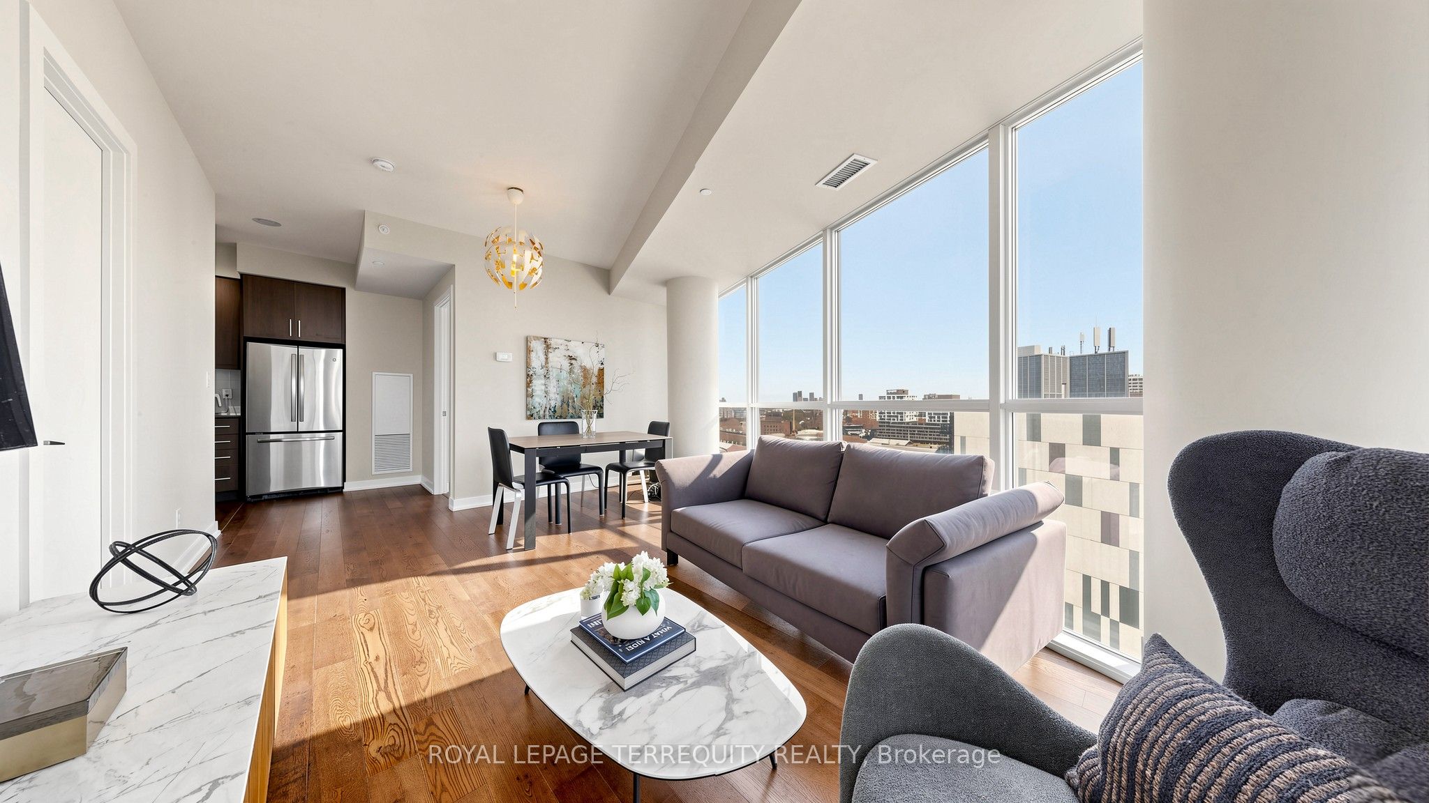 20 Bruyeres Mews 1705, Toronto, ON M5V 0G8