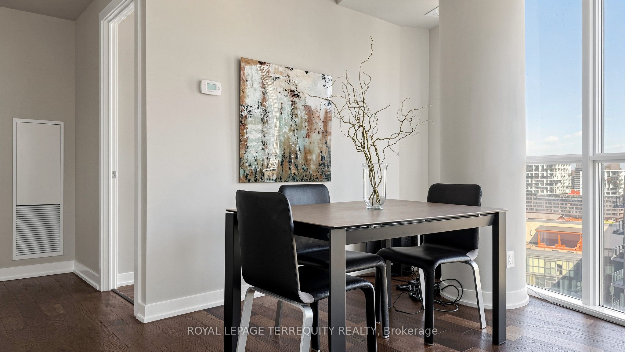 20 Bruyeres Mews 1705, Toronto, ON M5V 0G8 photo 4