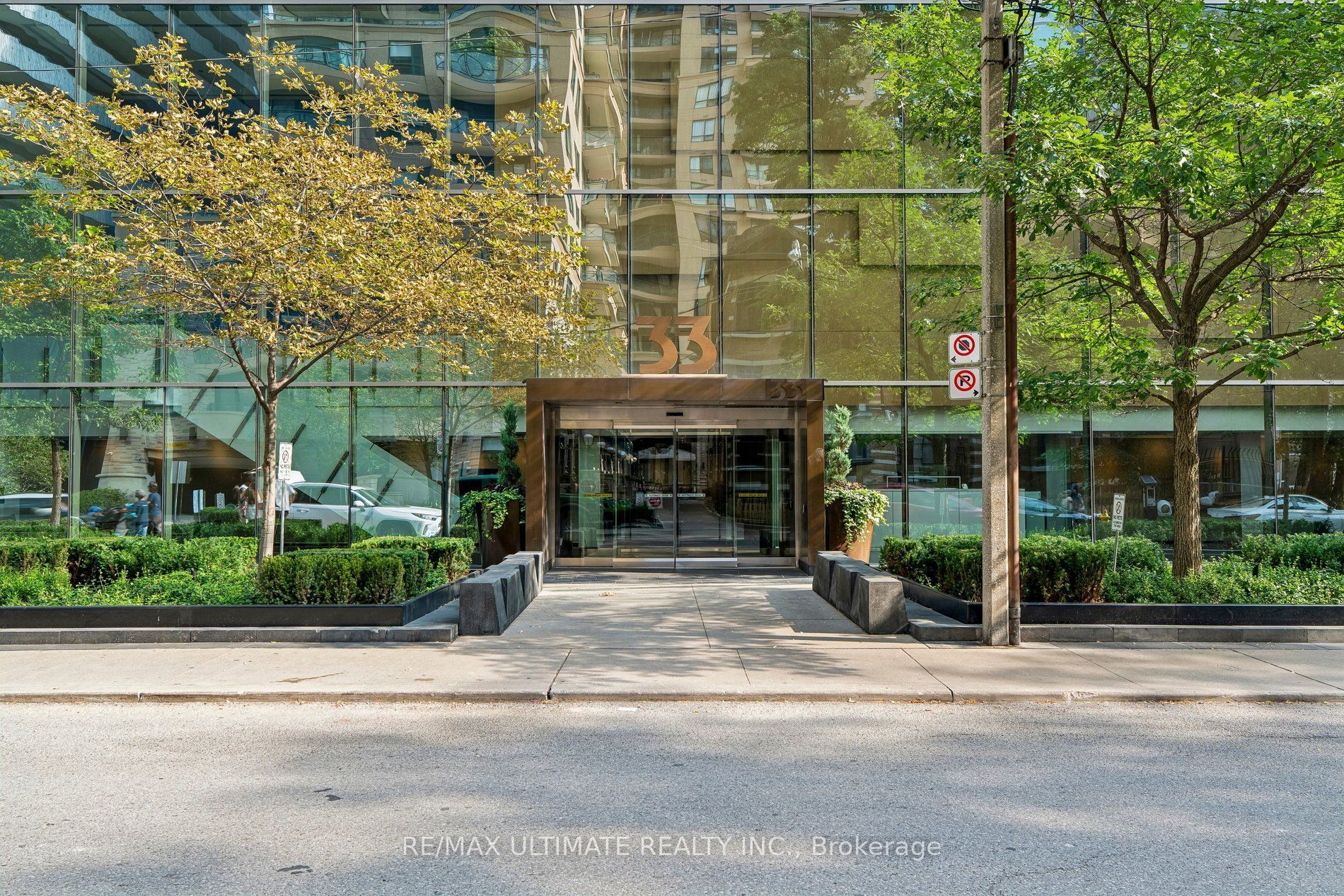 33 Charles Street E 905, Toronto, ON M4Y 1R9