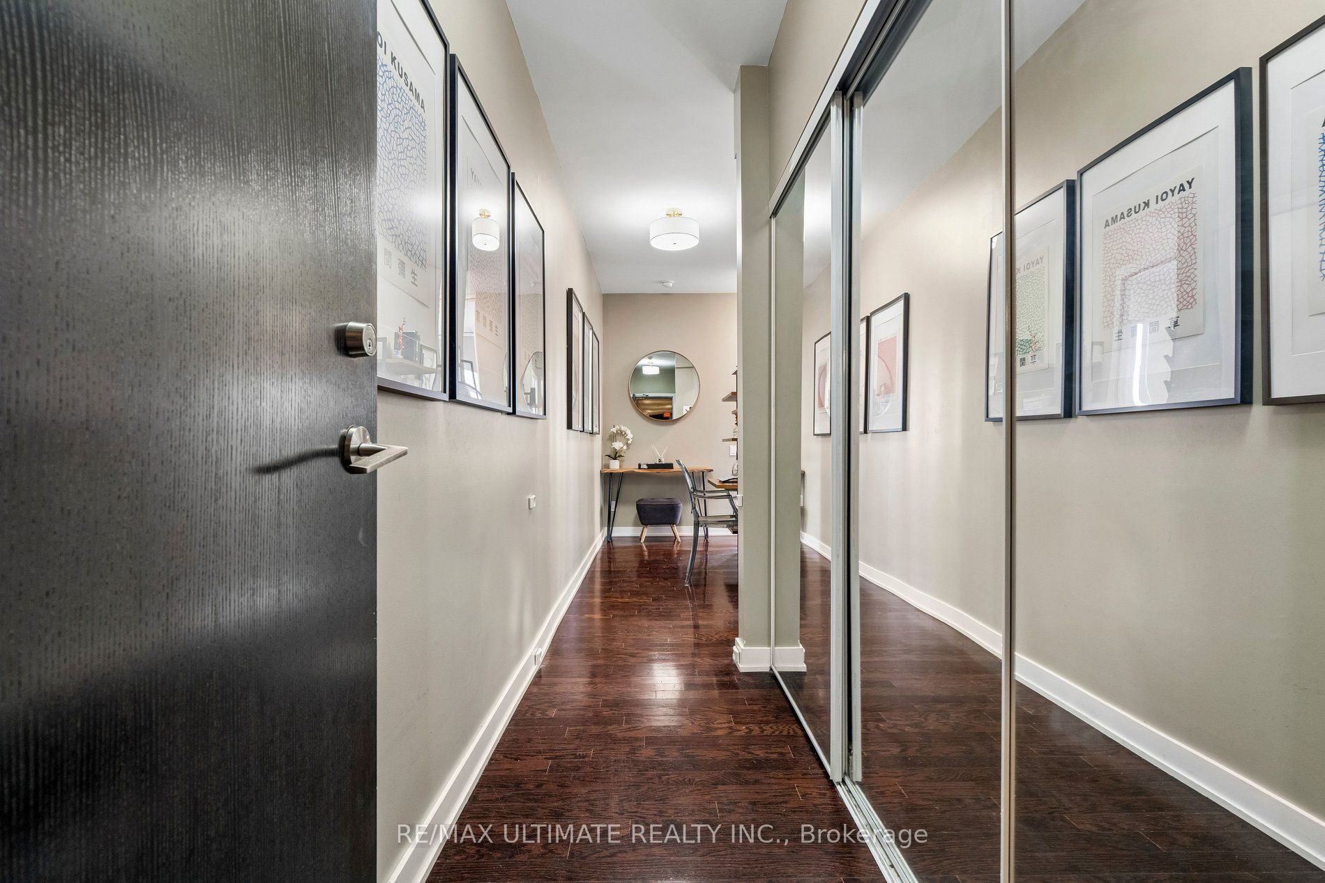 33 Charles Street E 905, Toronto, ON M4Y 1R9 photo 2