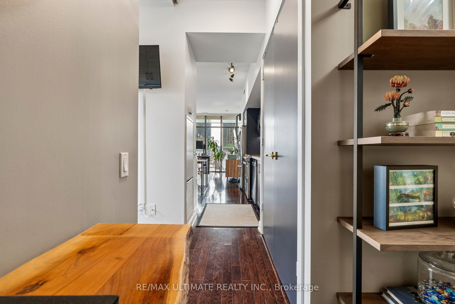 33 Charles Street E 905, Toronto, ON M4Y 1R9 photo 4