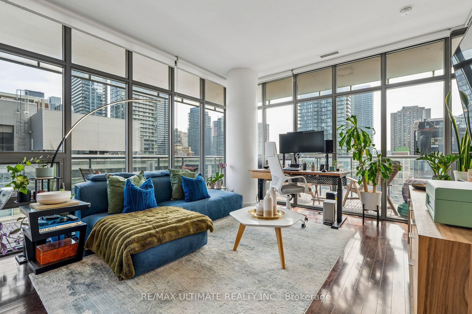 33 Charles Street E 905, Toronto, ON M4Y 1R9 photo 5