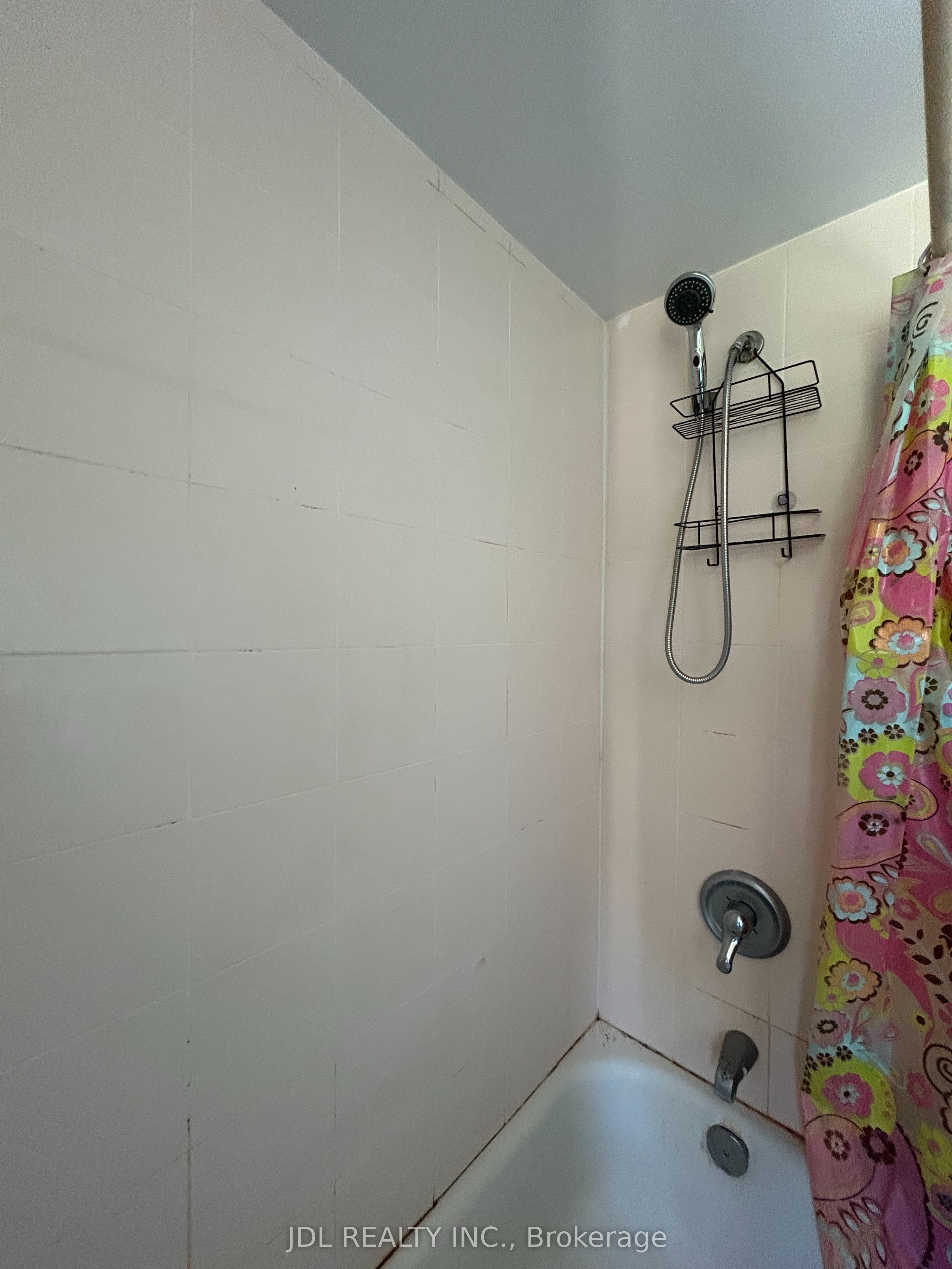 518 Manning Ave Avenue Unit A, Toronto, ON M6G 2V7 photo 5