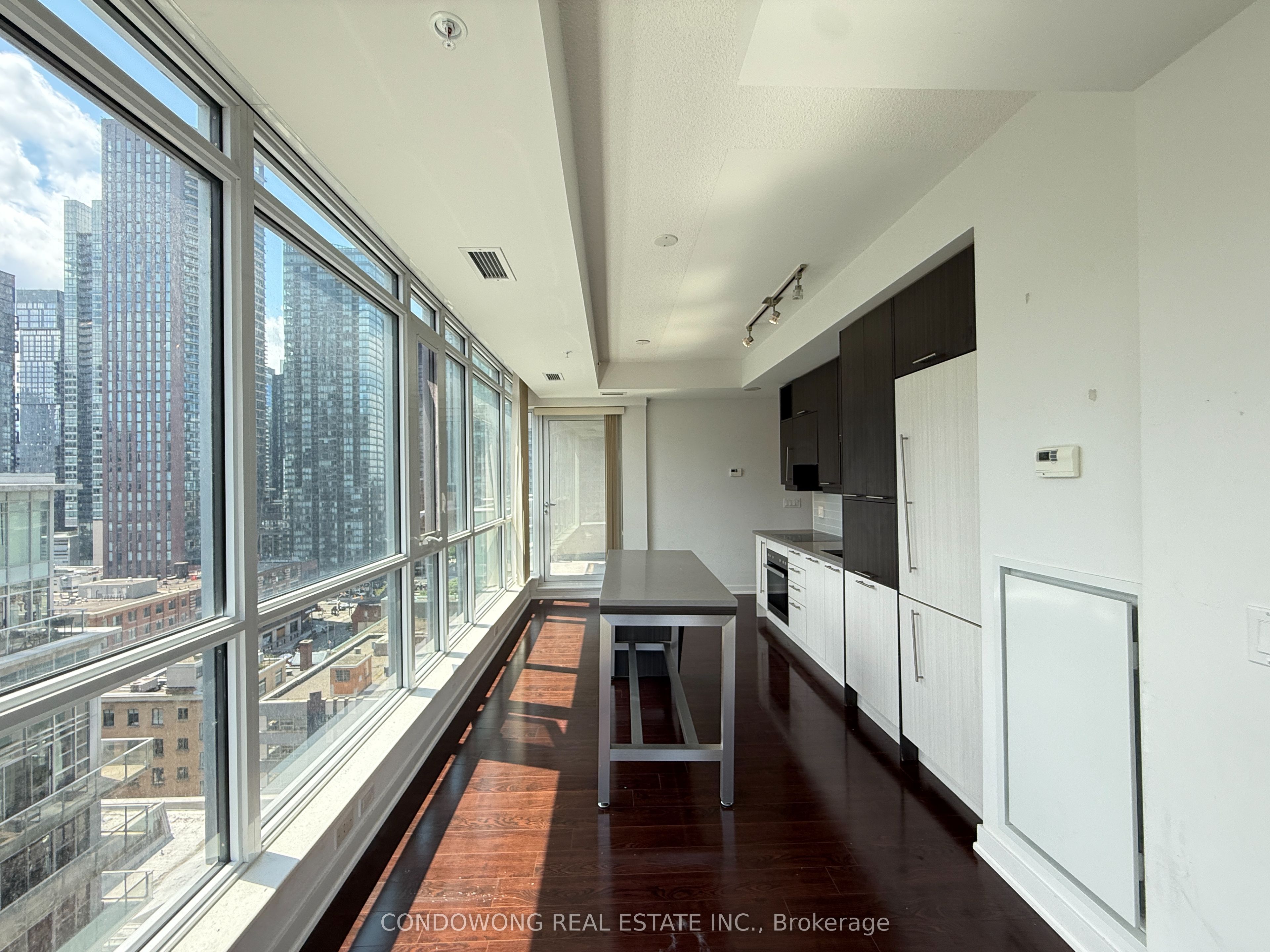 30 Nelson Street 1504, Toronto, ON M5V 0H5 photo 2