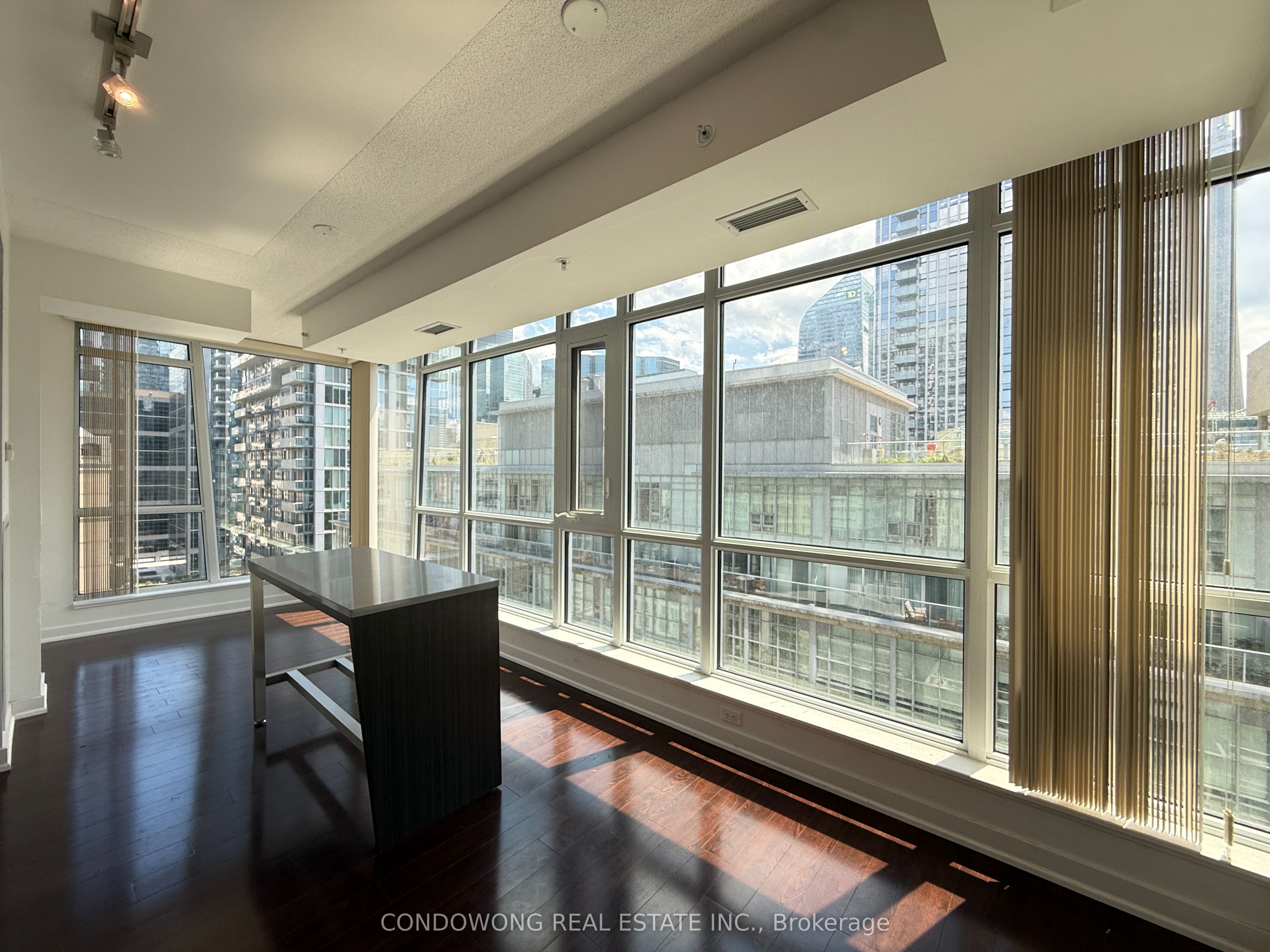 30 Nelson Street 1504, Toronto, ON M5V 0H5 photo 5