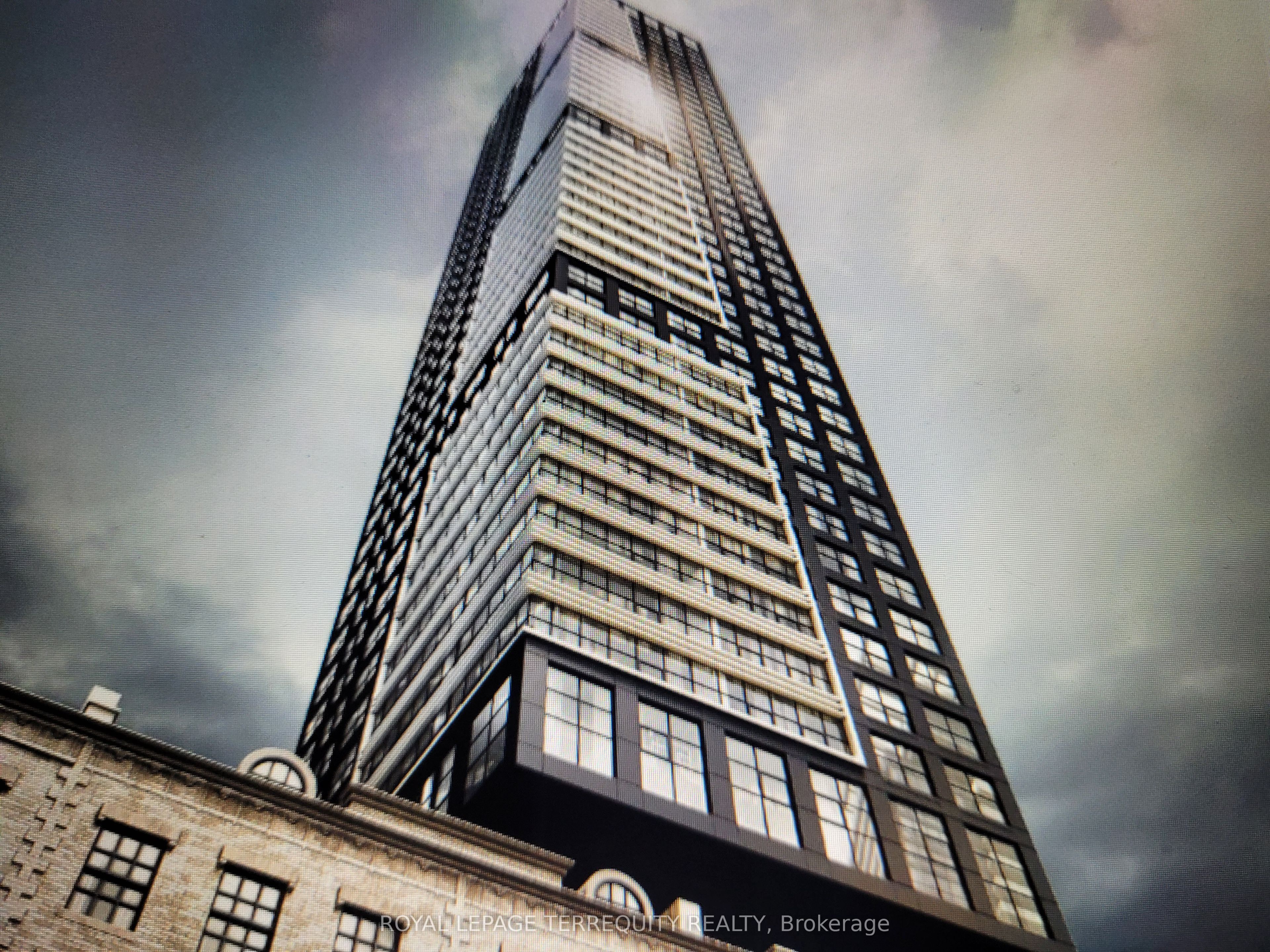 327 King Street W 1301, Toronto, ON M5V 0W7 photo 2
