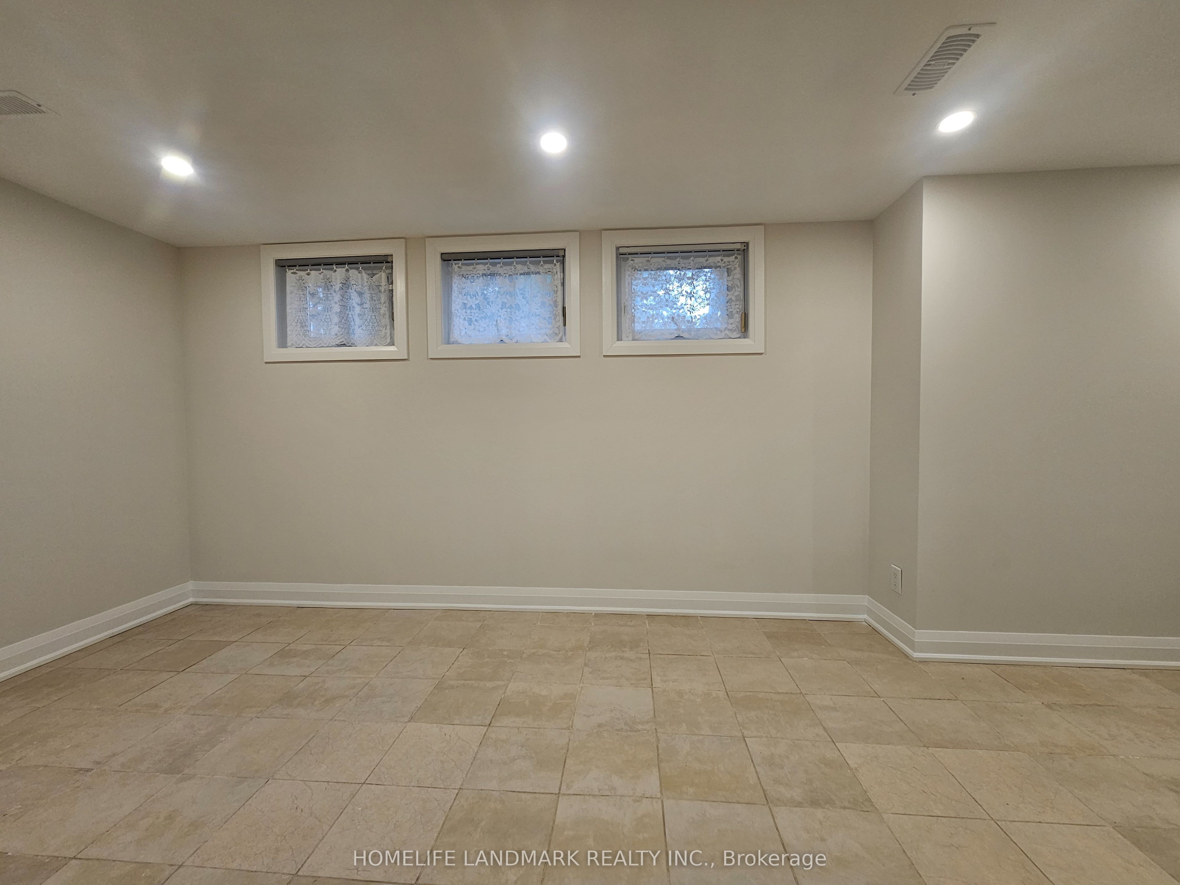155 Churchill Avenue Basement, Toronto, ON M2N 1Z4 photo 4