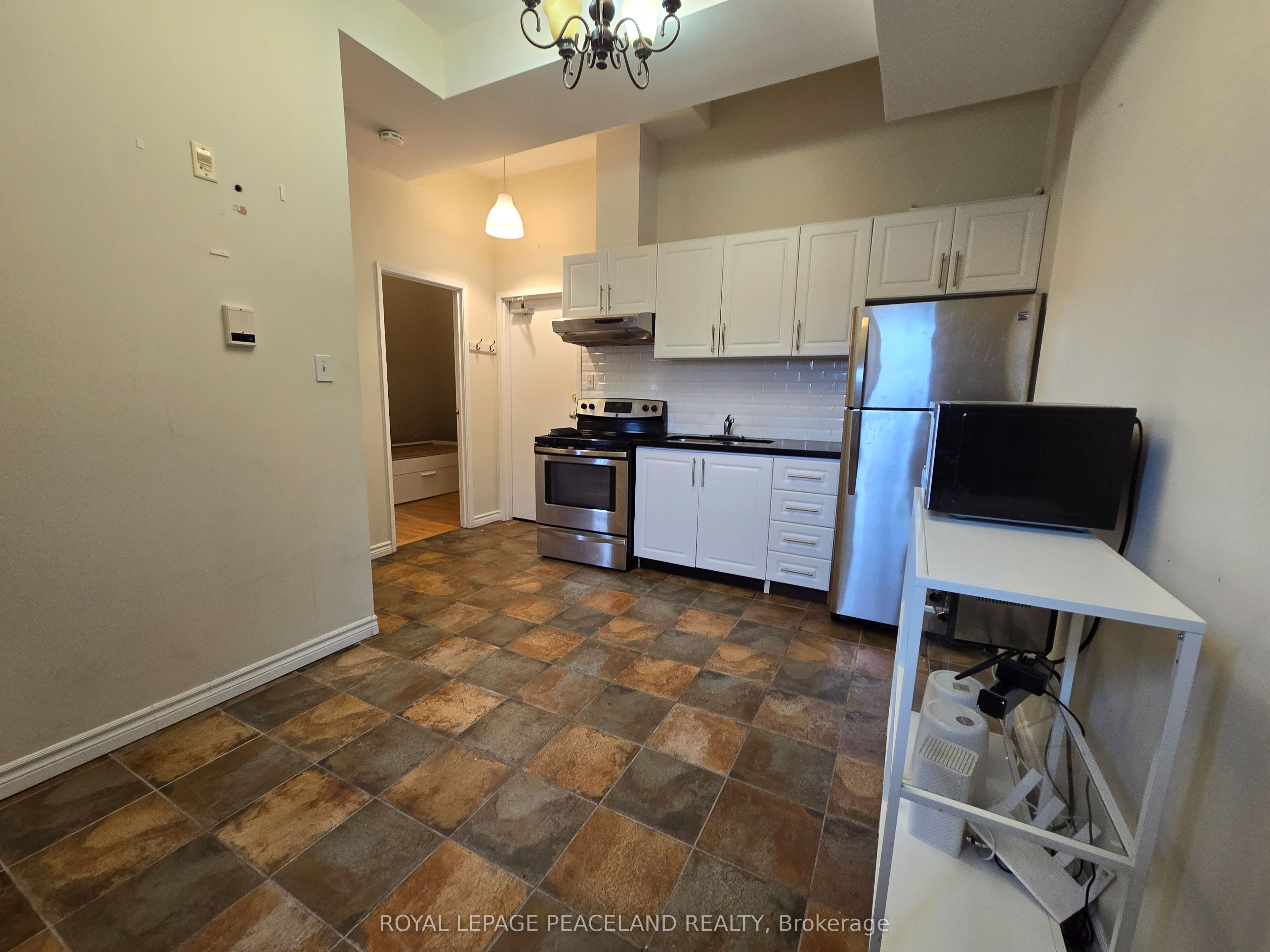 34 Ross Street 3C, Toronto, ON M5T 1Z9 photo 3
