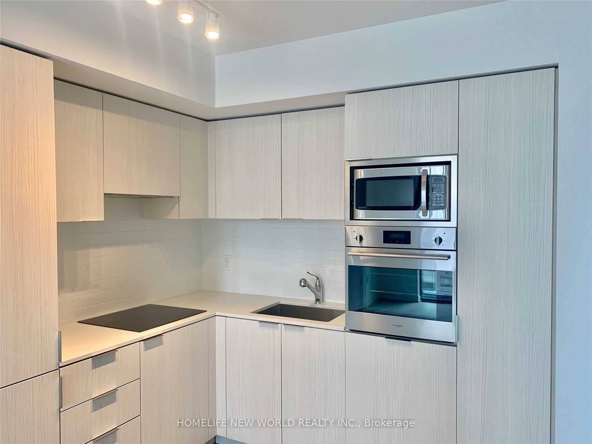 11 Wellesley Street W 906, Toronto, ON M4Y 1E8 photo 4
