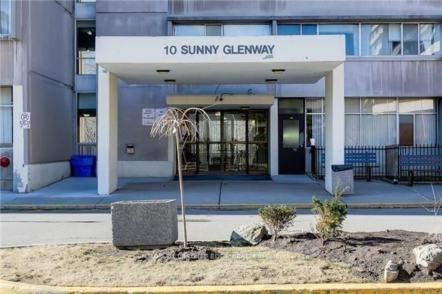 10 Sunny Glenway 1110, Toronto, ON M3C 2Z3