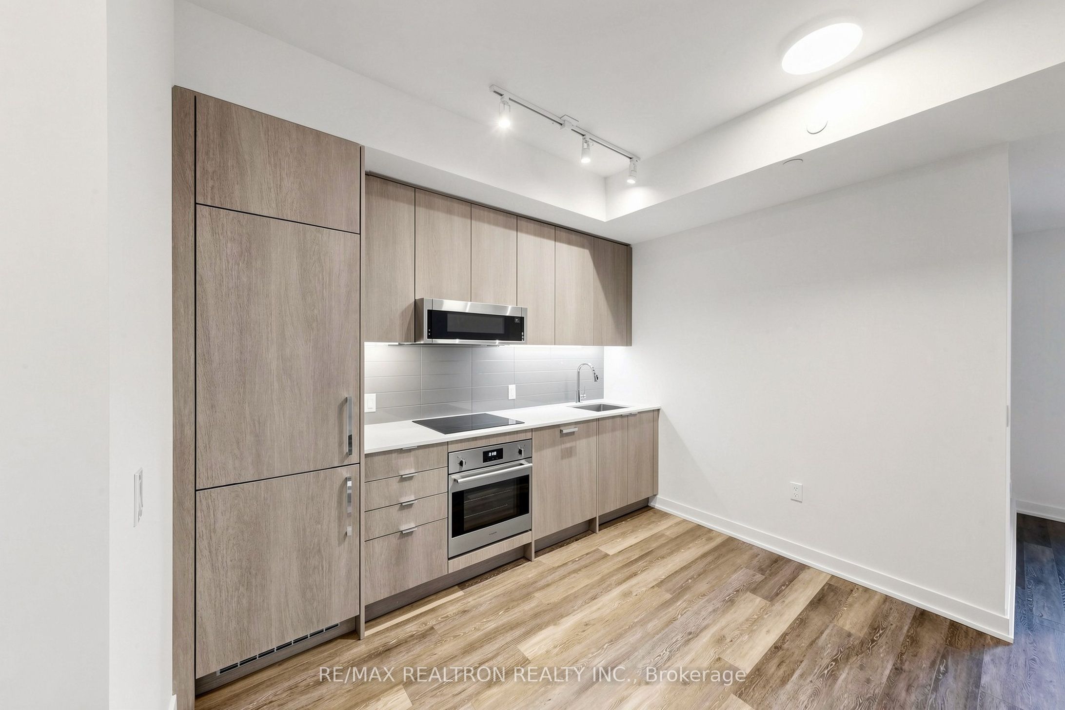 250 Lawrence Avenue W 701, Toronto, ON M5M 1B2 photo 2
