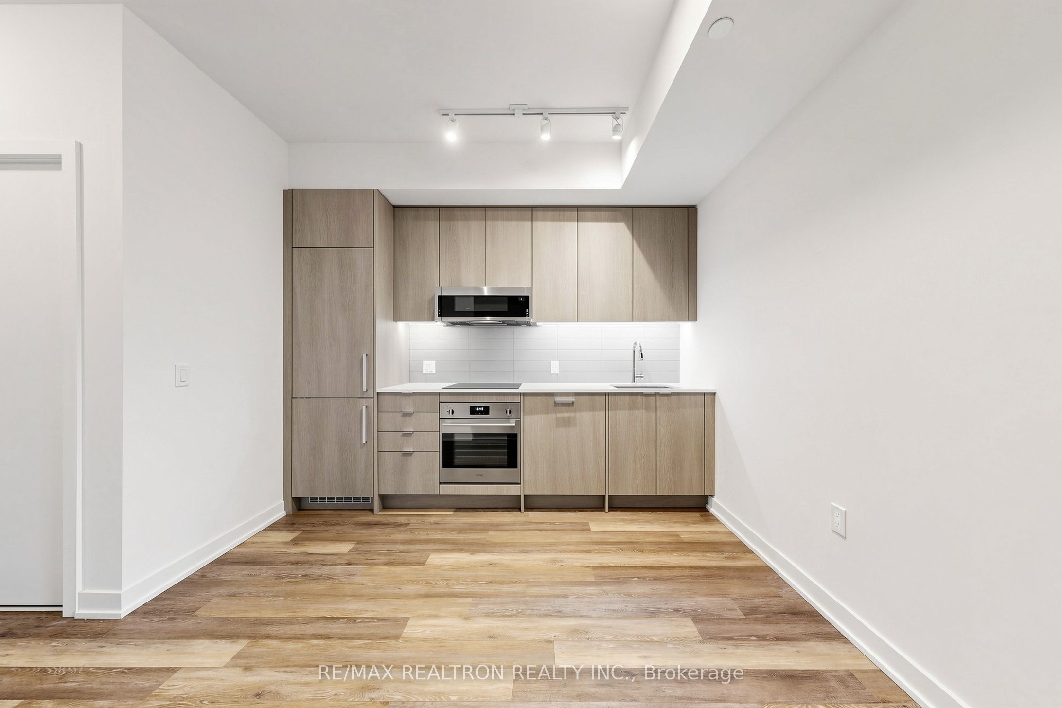 250 Lawrence Avenue W 701, Toronto, ON M5M 1B2 photo 3