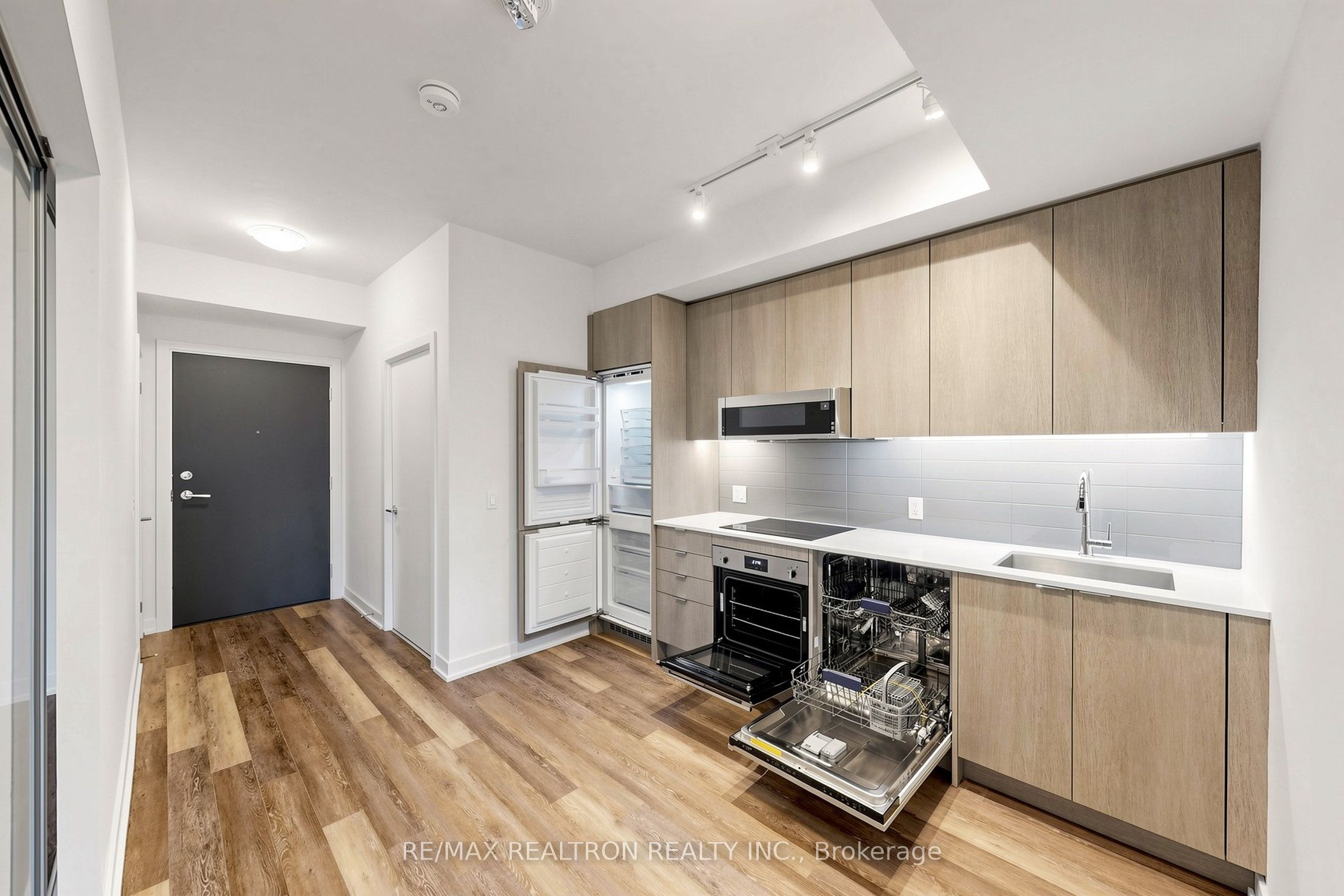 250 Lawrence Avenue W 701, Toronto, ON M5M 1B2 photo 5