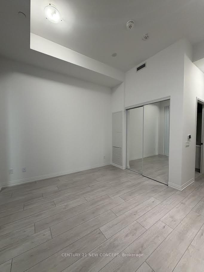 400 King Street W 1229, Toronto, ON M5V 0X8 photo 4