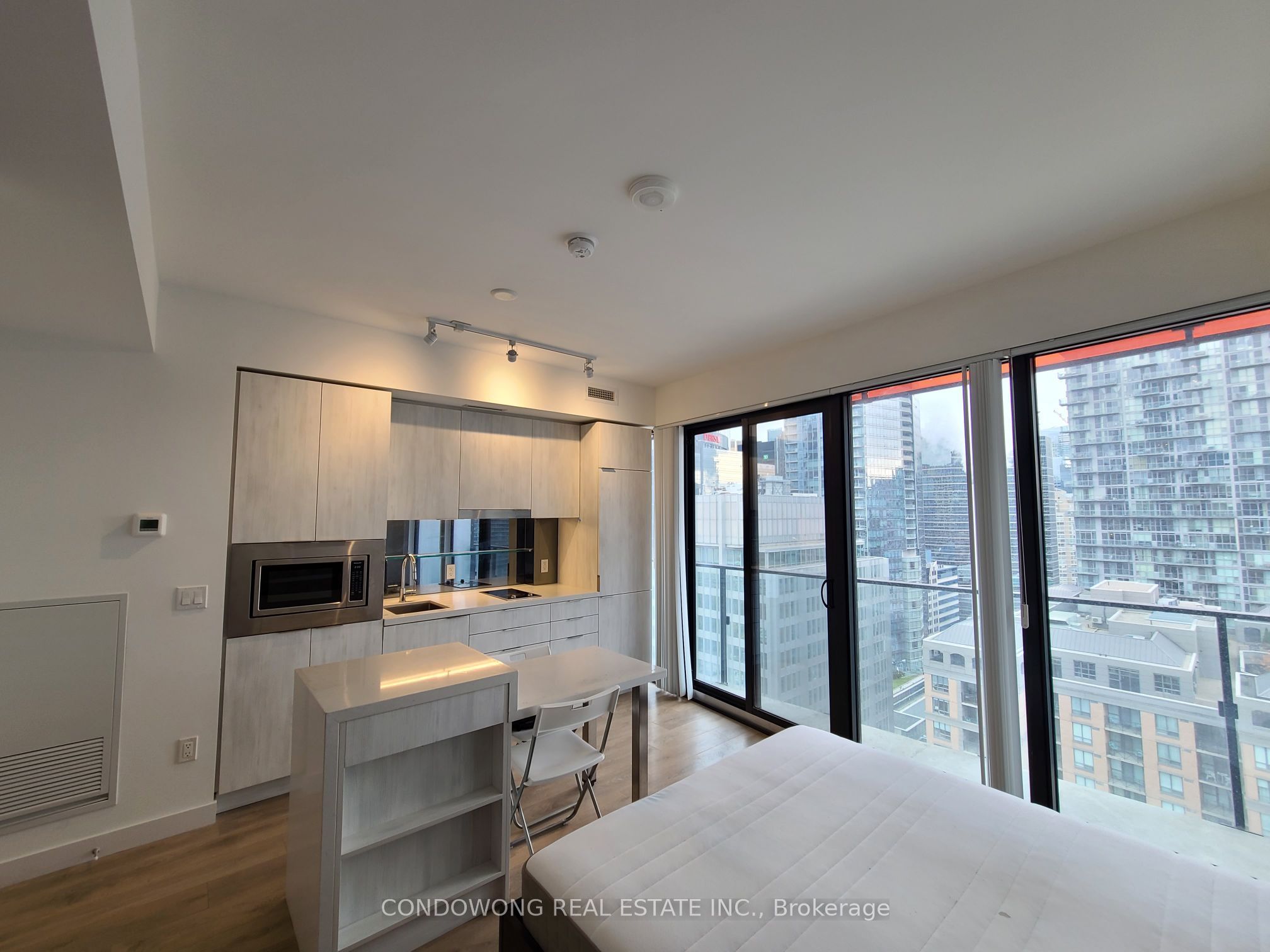 215 Queen Street W 2012, Toronto, ON M5V 0P5