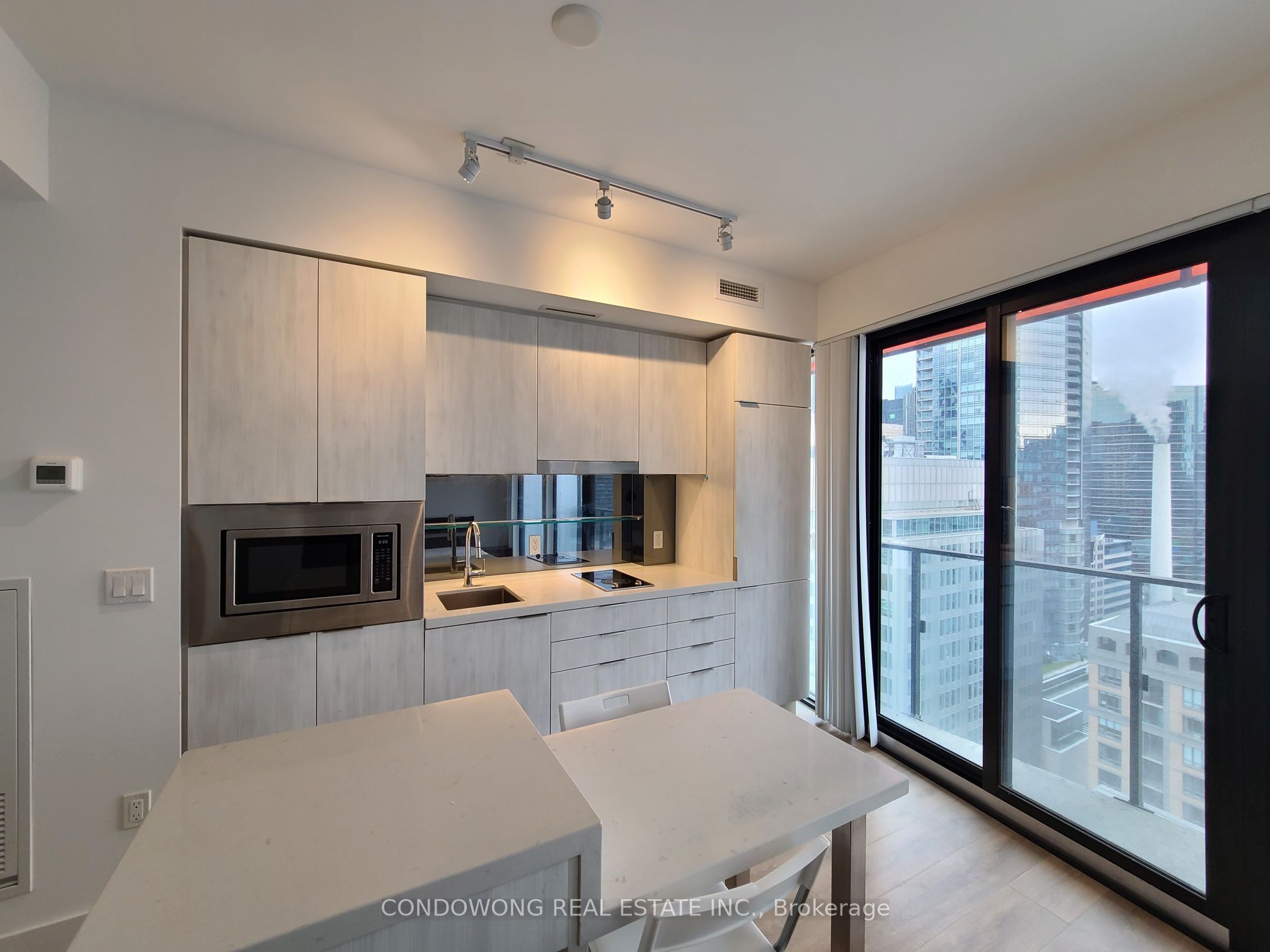 215 Queen Street W 2012, Toronto, ON M5V 0P5 photo 5