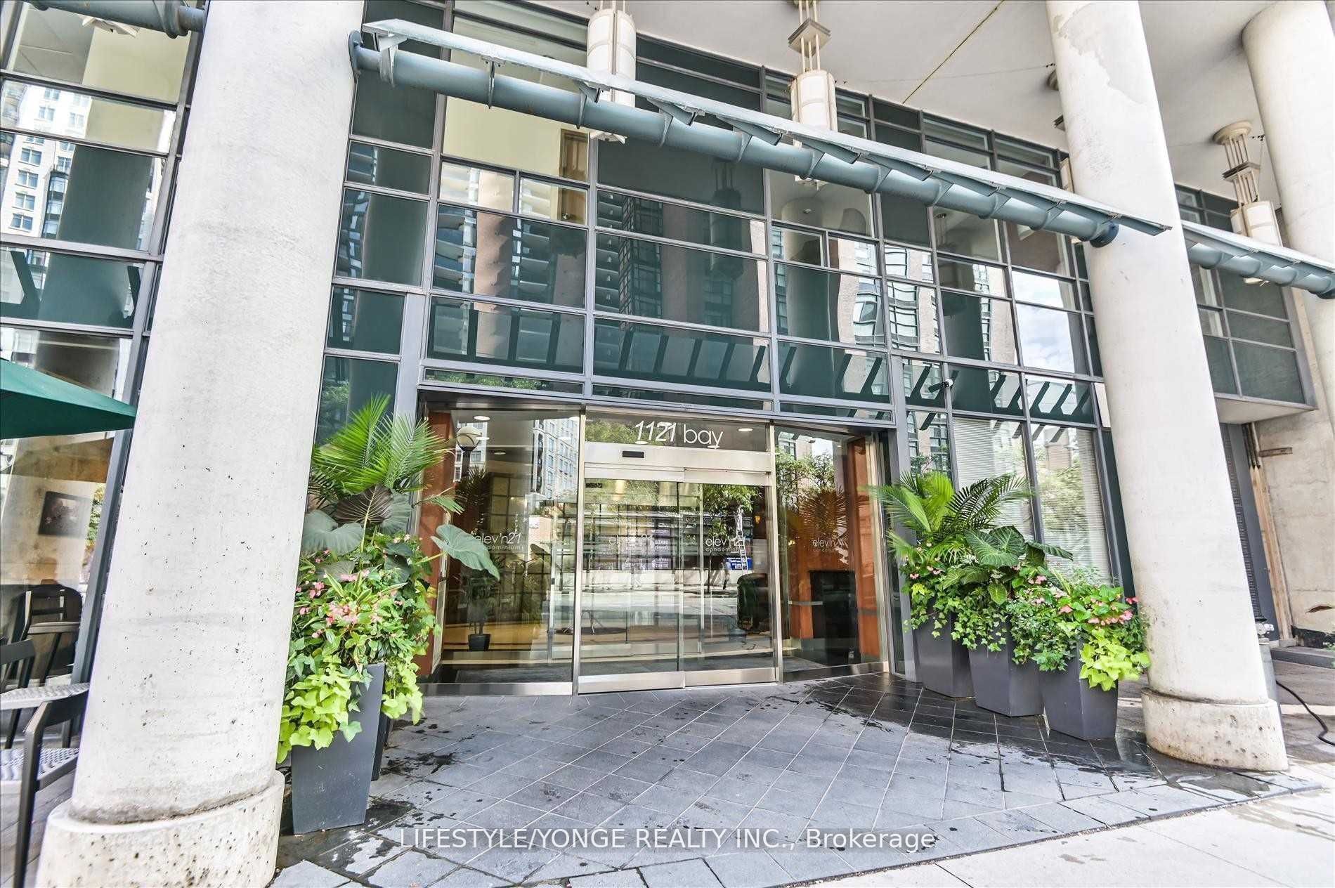 1121 Bay Street 1608, Toronto, ON M4Y 2R4 photo 2