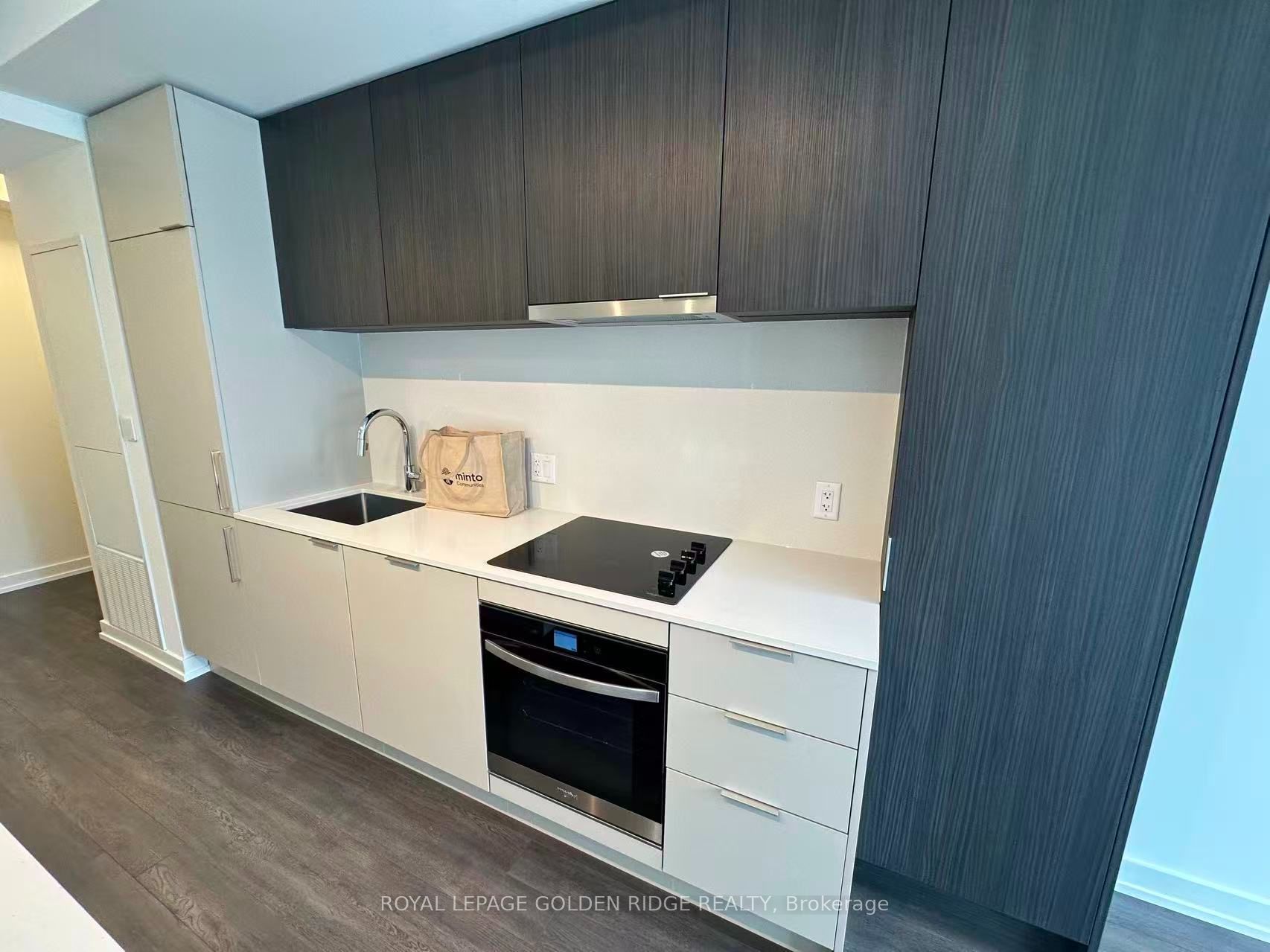 89 Church Street 1004, Toronto, ON M5C 0B7 photo 5