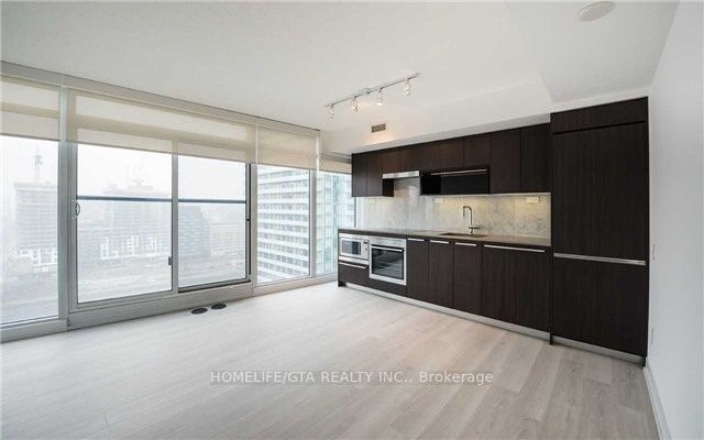 80 Queens Wharf Road 2105, Toronto, ON M5V 0J3 photo 4